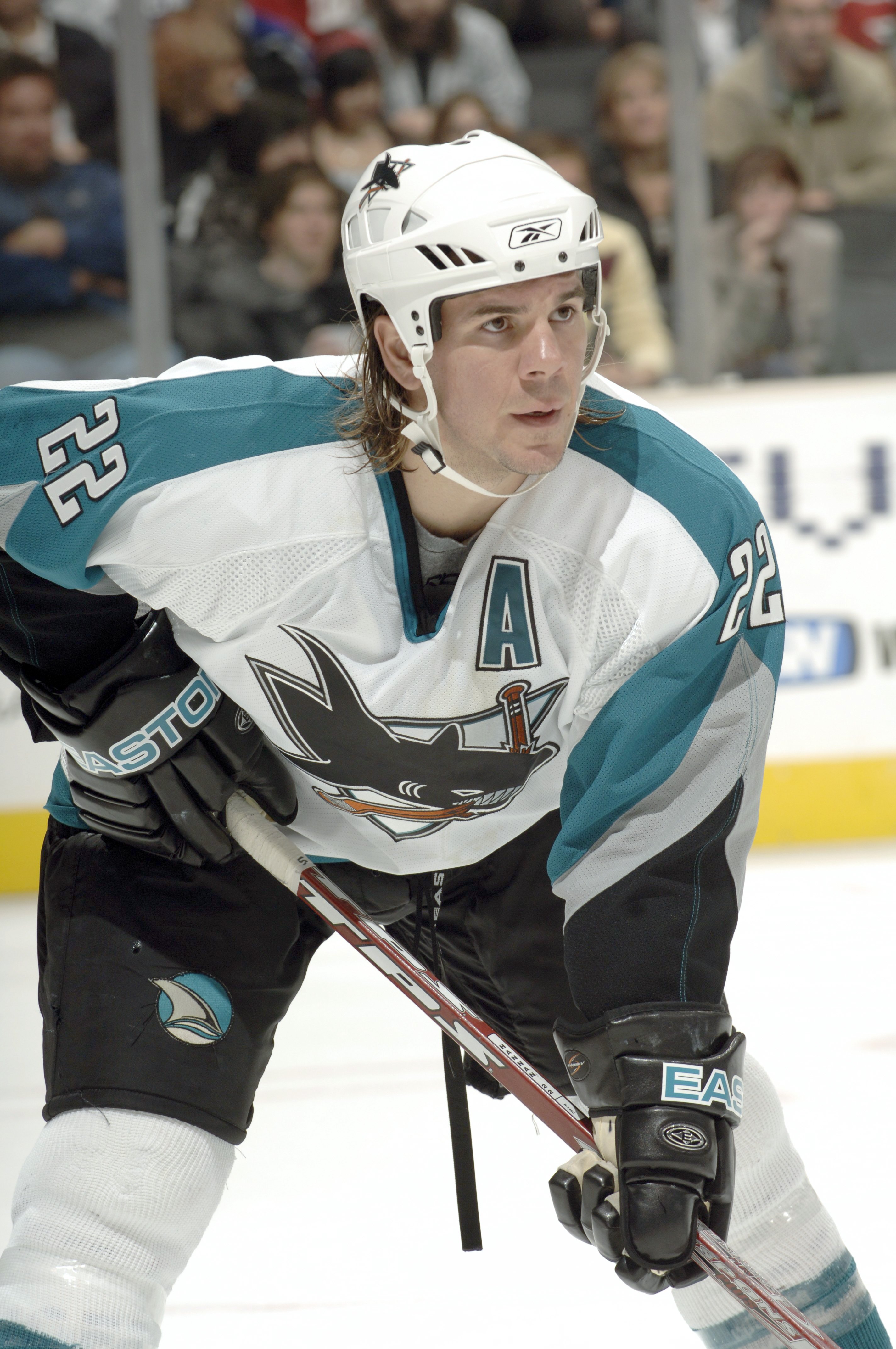 Which player who have played for the San Jose Sharks and 500+