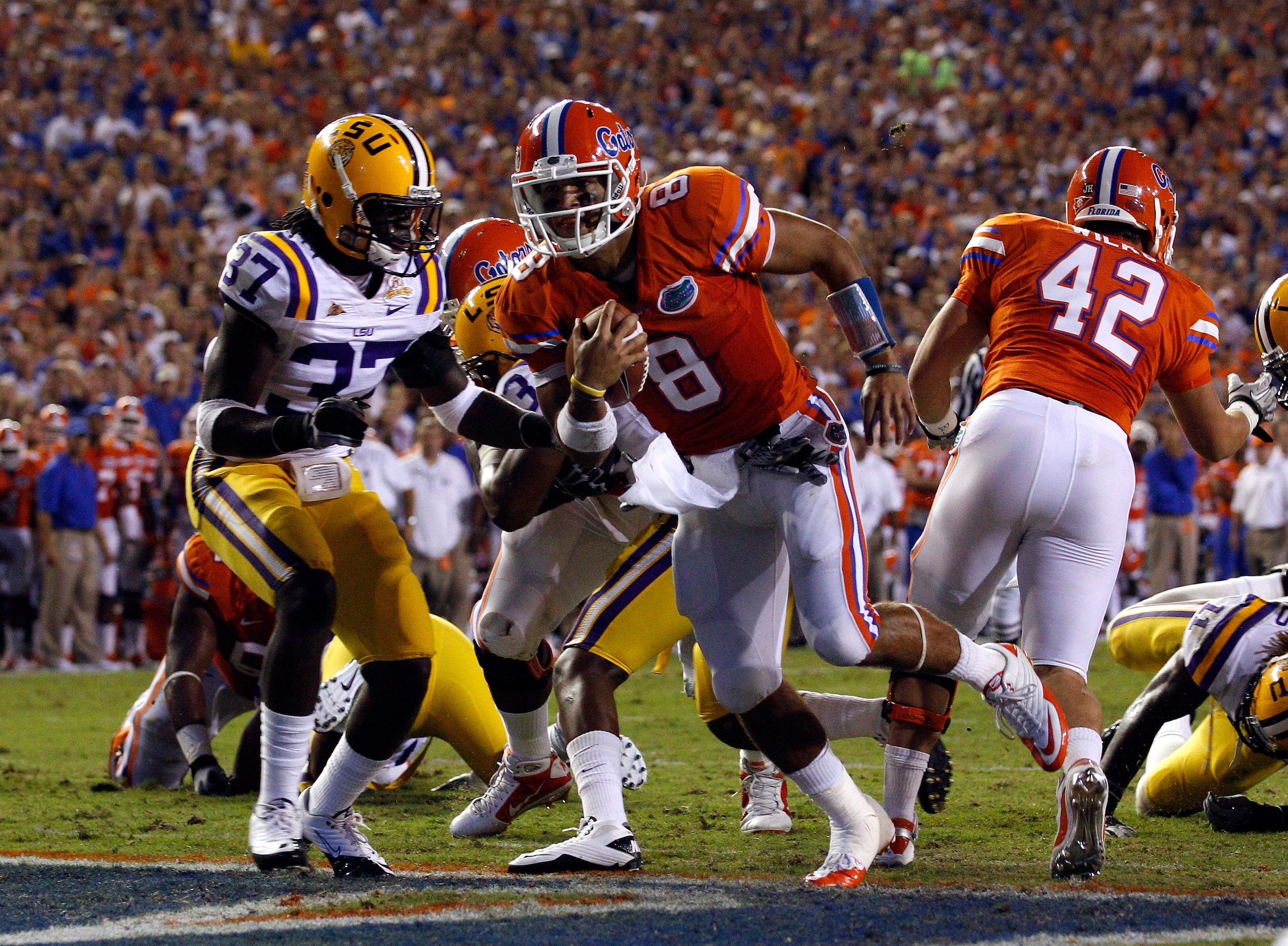 GAINESVILLE, FL - OCTOBER 09: Quarterback Trey Burton #8 of the Florida Gators runs for a touchdown during the game against the Louisina State University Tigers at Ben Hill Griffin Stadium on October 9, 2010 in Gainesville, Florida. (Photo by Sam Greenw GAINESVILLE, FL - OCTOBER 09: Quarterback Trey Burton #8 of the Florida Gators runs for a touchdown during the game against the Louisina State University Tigers at Ben Hill Griffin Stadium on October 9, 2010 in Gainesville, Florida. (Photo by Sam Greenw