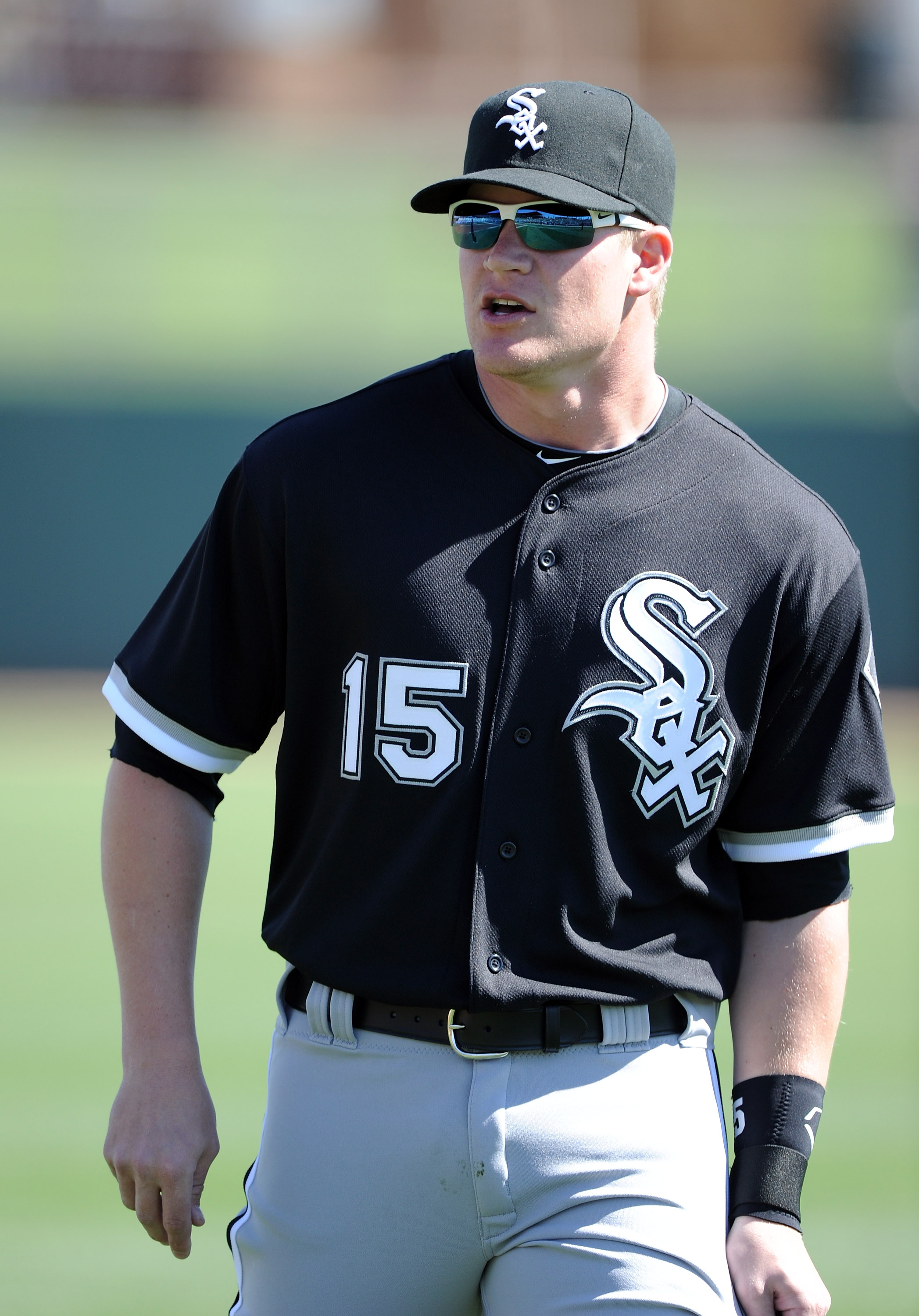PHOENIX, AZ - FEBRUARY 28:  Gordon Beckham #15 of the Chicago White Sox warms up before the game against the Los Angeles Dodgers during spring training at Camelback Ranch on February 28, 2011 in Phoenix, Arizona.  (Photo by Harry How/Getty Images)