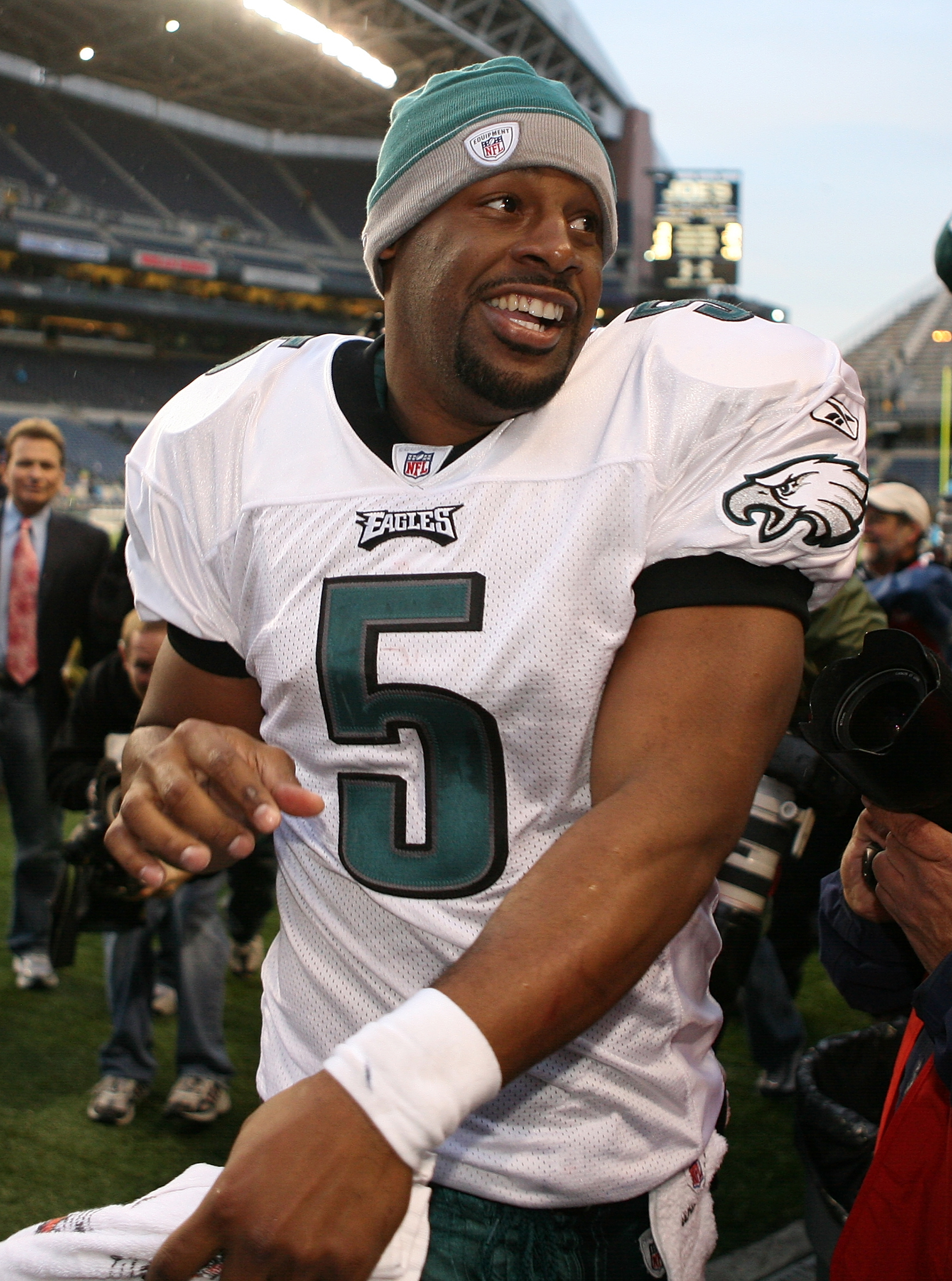 EAGLES FEUD: TERRELL OWENS FIRES BACK AT DONOVAN MCNABB!