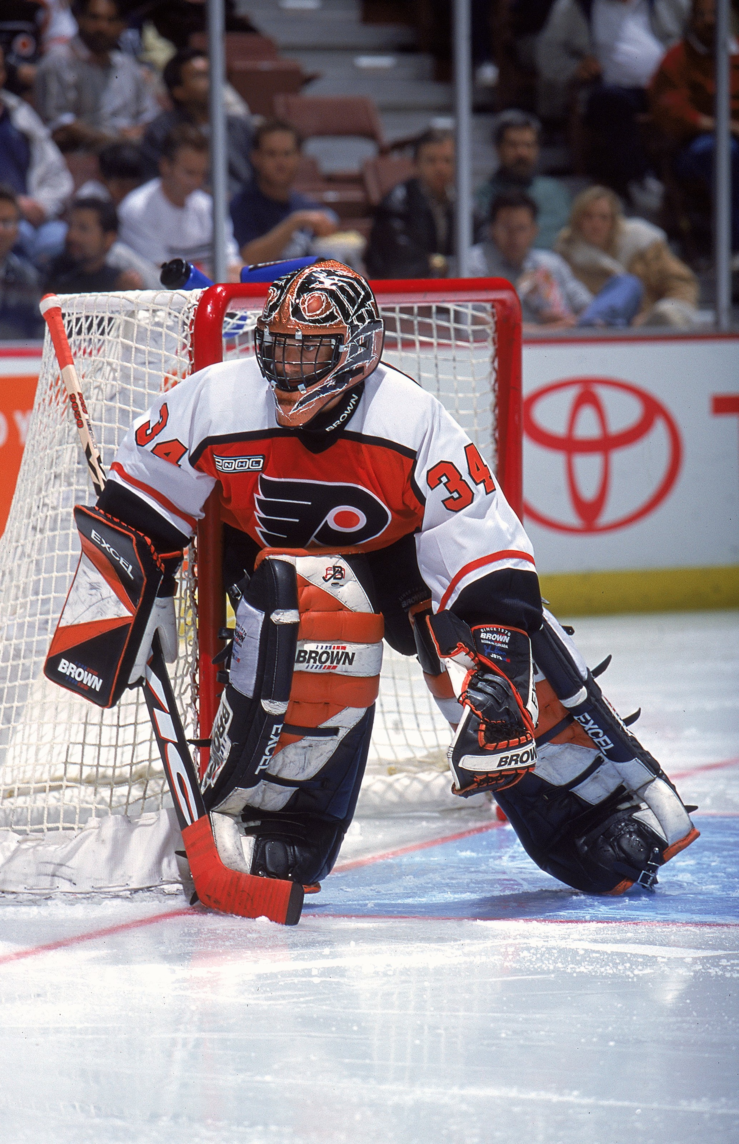 3 Nov 1999: John Vanbiesbrouck #34 of the Philadelphia Flyers guards the goal box during the game against the Anaheim Mighty Ducks at The Arrowhead Pond in Anaheim, California. The Flyers and the Ducks tied 3-3.