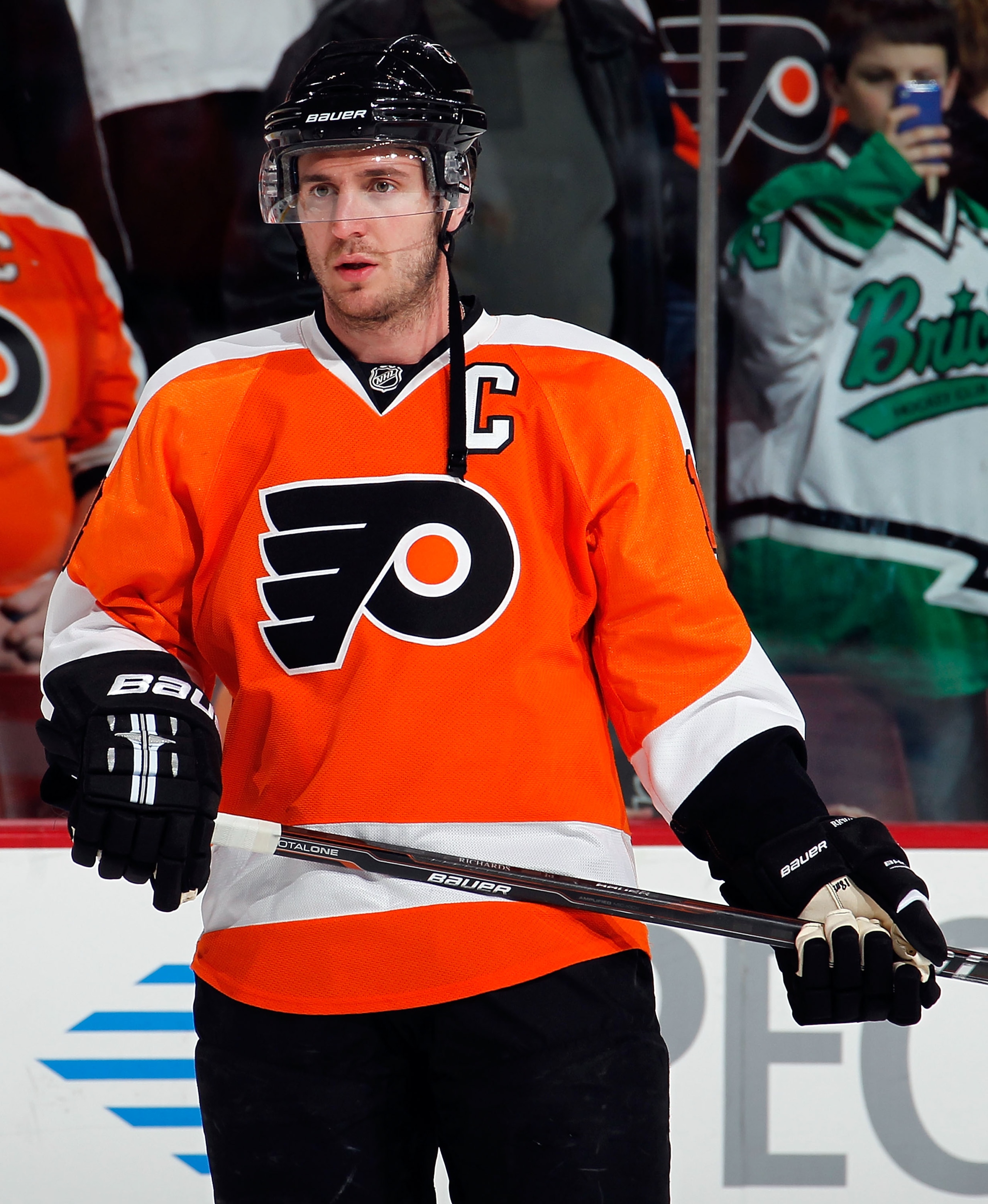 PHILADELPHIA, PA - MARCH 22:  Mike Richards #18 of the Philadelphia Flyers waits during warmups before an NHL hockey game against the Washington Capitals at the Wells Fargo Center on March 22, 2011 in Philadelphia, Pennsylvania.  (Photo by Paul Bereswill/