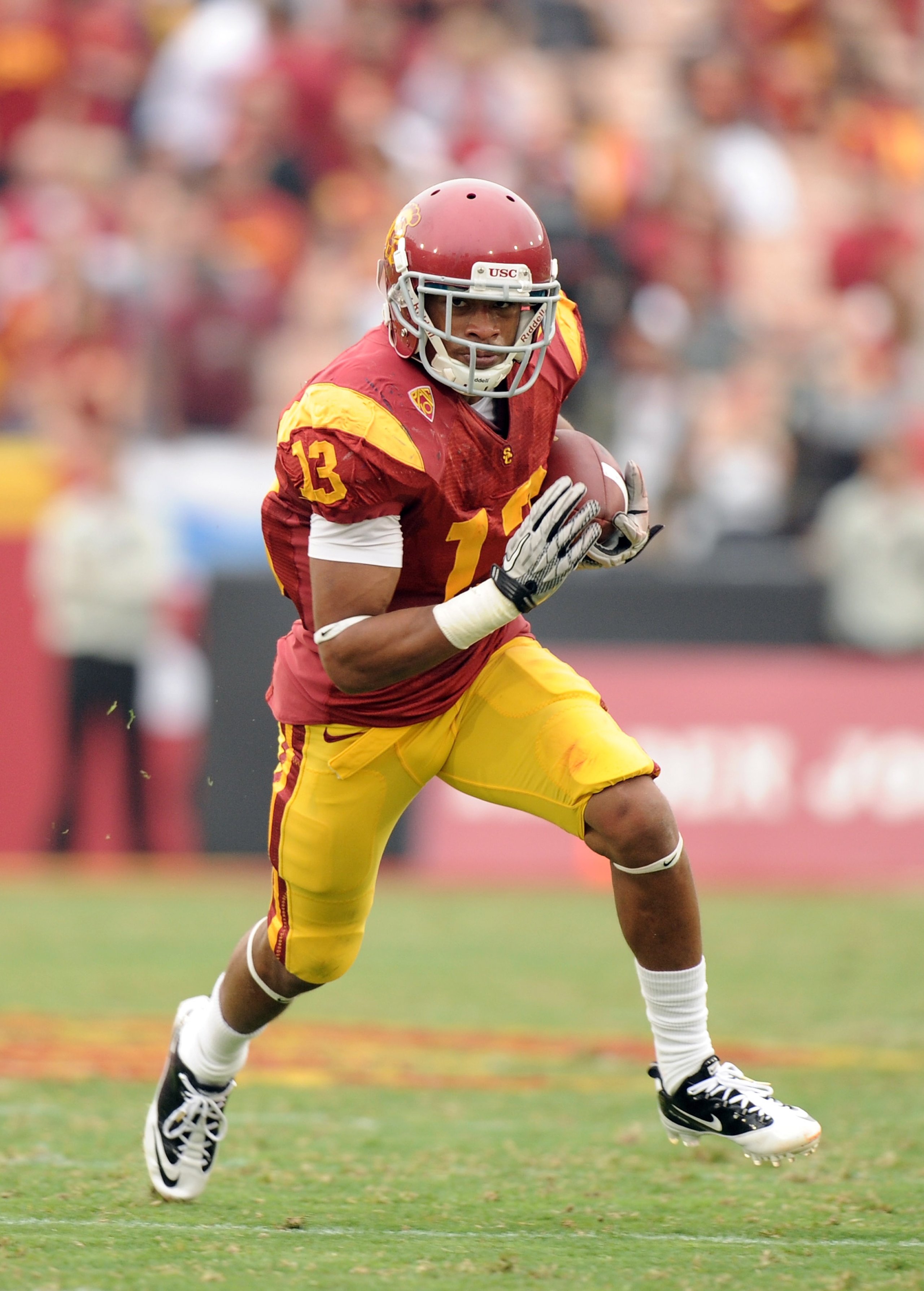 LOS ANGELES, CA - OCTOBER 16:  Robert Woods #13 of the USC Trojans carries the ball during the game against the California Golden Bears at Los Angeles Memorial Coliseum on October 16, 2010 in Los Angeles, California.  (Photo by Harry How/Getty Images)