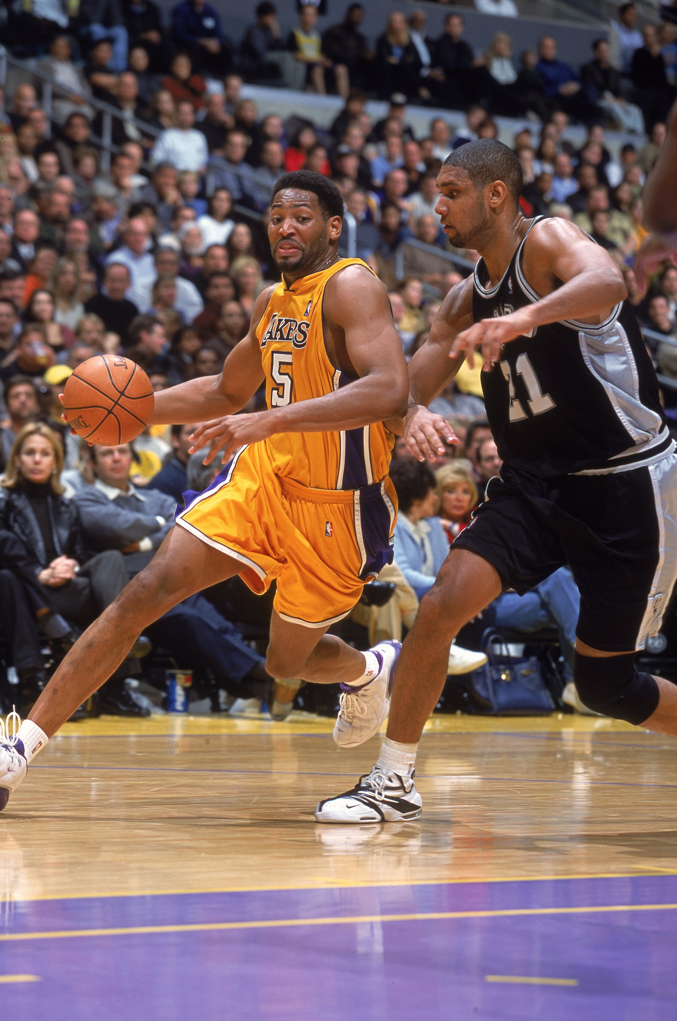 1 Dec 2000:  Robert Horry #5 of the Los Angeles Lakers moves in to make a basket against Tim Duncan #21 of the San Antonio Spurs during the game at the STAPLES Center in Los Angeles, California. The Lakers defeated the Spurs 103-100.  NOTE TO USER: It is