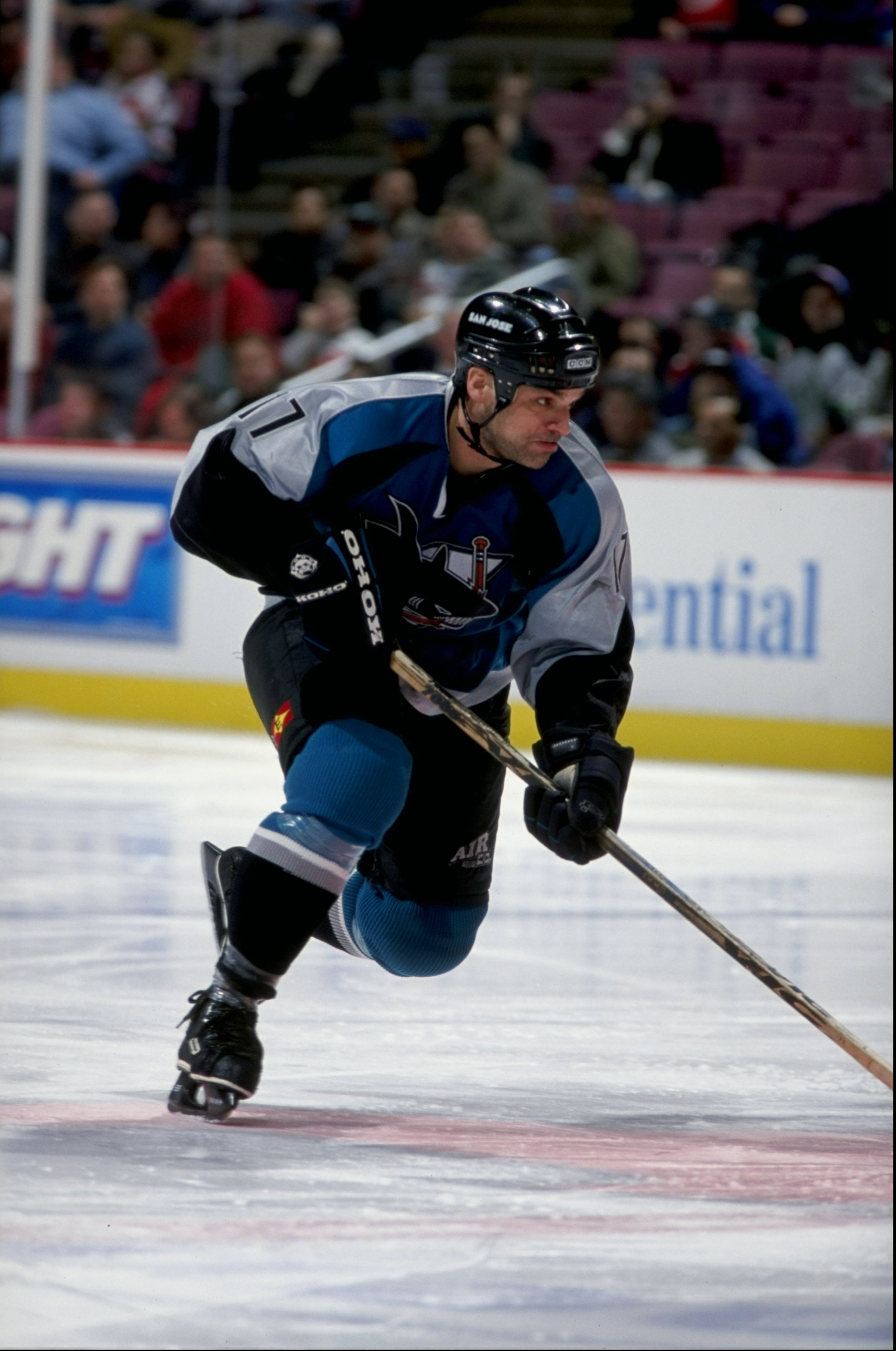 Which player who have played for the San Jose Sharks and 500+