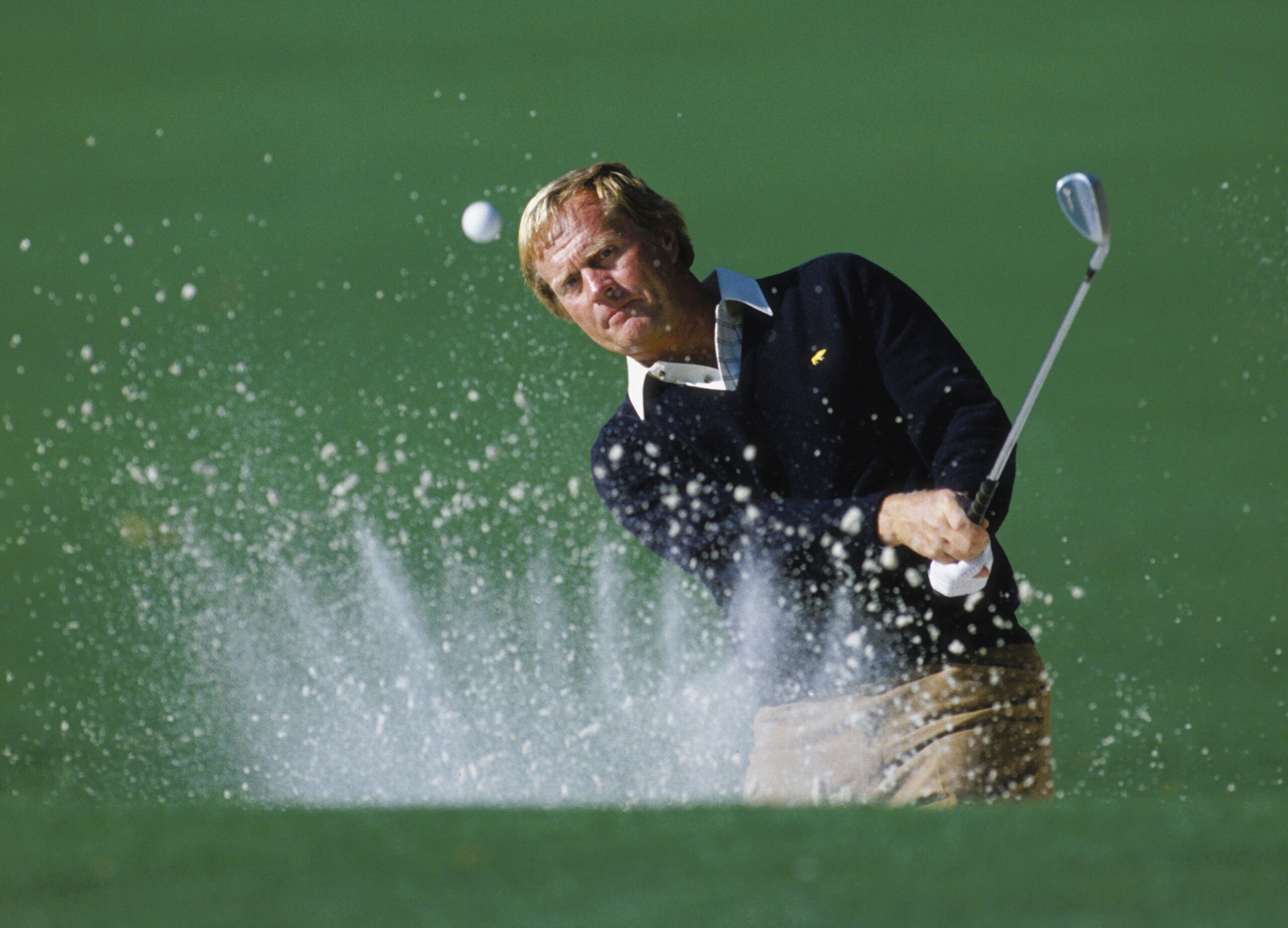 Jack Nicklaus of the USA chips out of the sand bunker during the US Masters Golf Tournament on 12th April 1986 at the Augusta National Golf Club in Augusta, Georgia, USA.  (Photo by David Cannon/Getty Images)