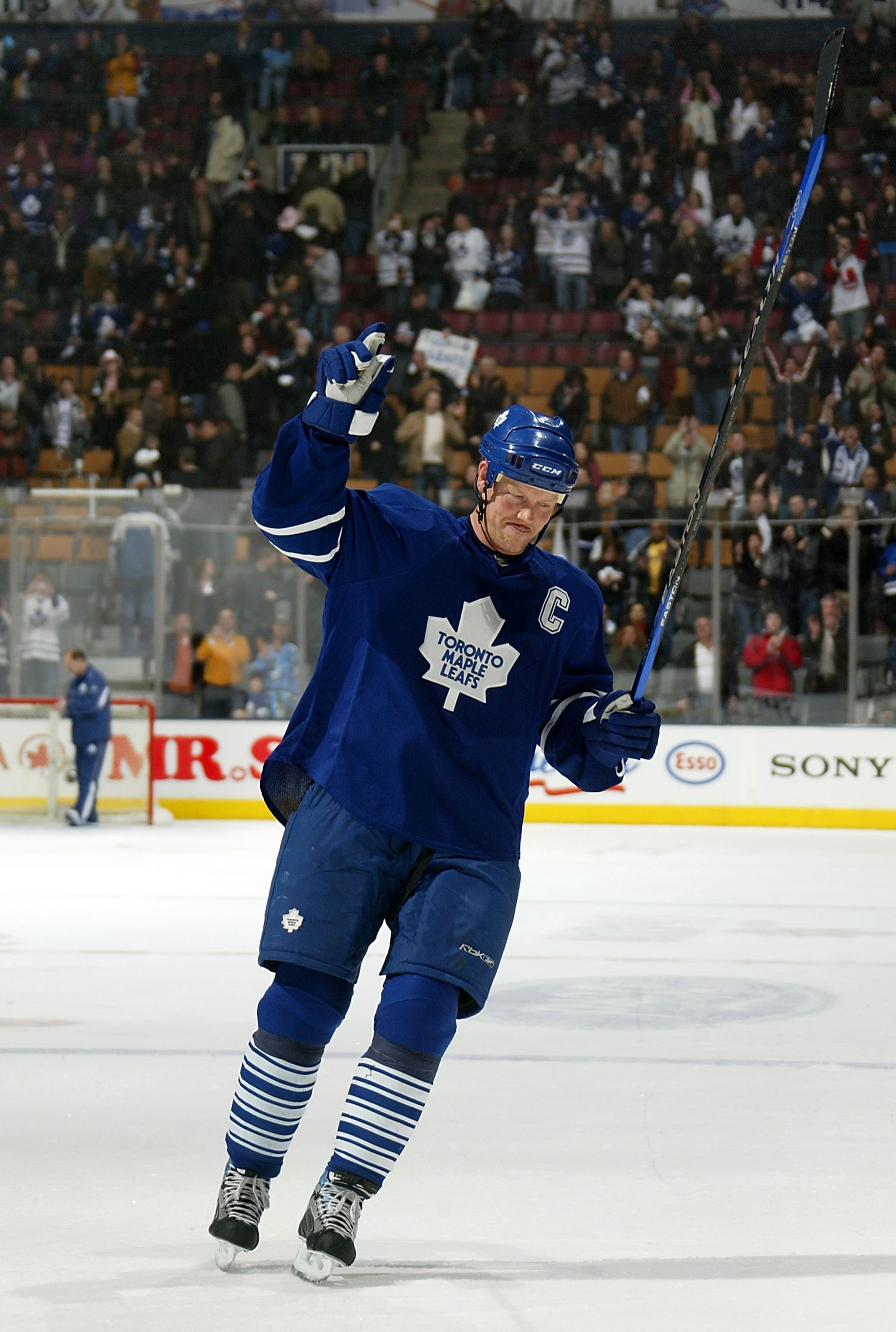 TORONTO - FEBRUARY 23:  Mats Sundin #13 of the Toronto Maple Leafs celebrates his 3rd star selection against the Atlanta Thrashers during their NHL game at the Air Canada Centre February 23, 2008 in Toronto, Ontario.(Photo By Dave Sandford/Getty Images)