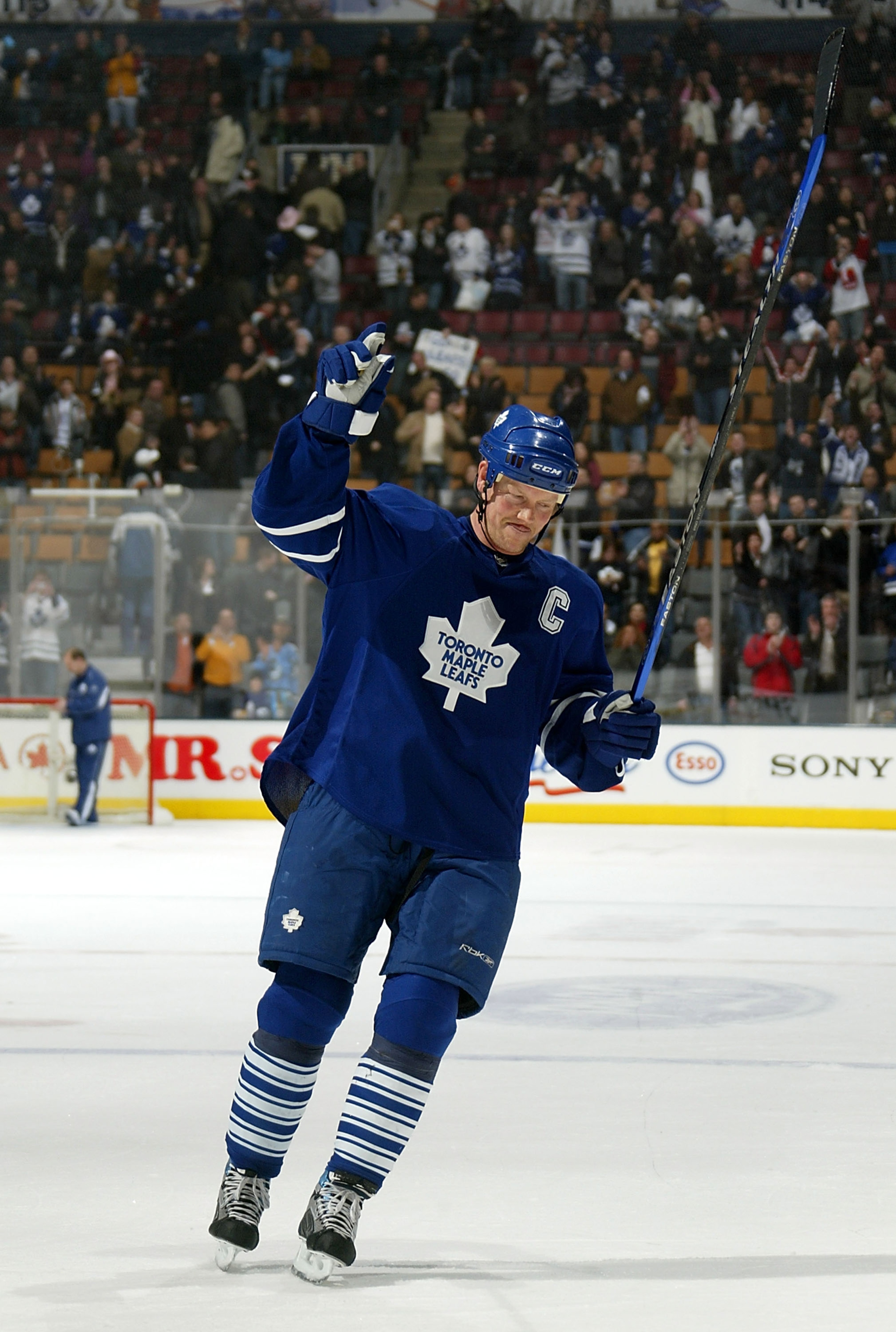 TORONTO - FEBRUARY 23:  Mats Sundin #13 of the Toronto Maple Leafs celebrates his 3rd star selection against the Atlanta Thrashers during their NHL game at the Air Canada Centre February 23, 2008 in Toronto, Ontario.(Photo By Dave Sandford/Getty Images)