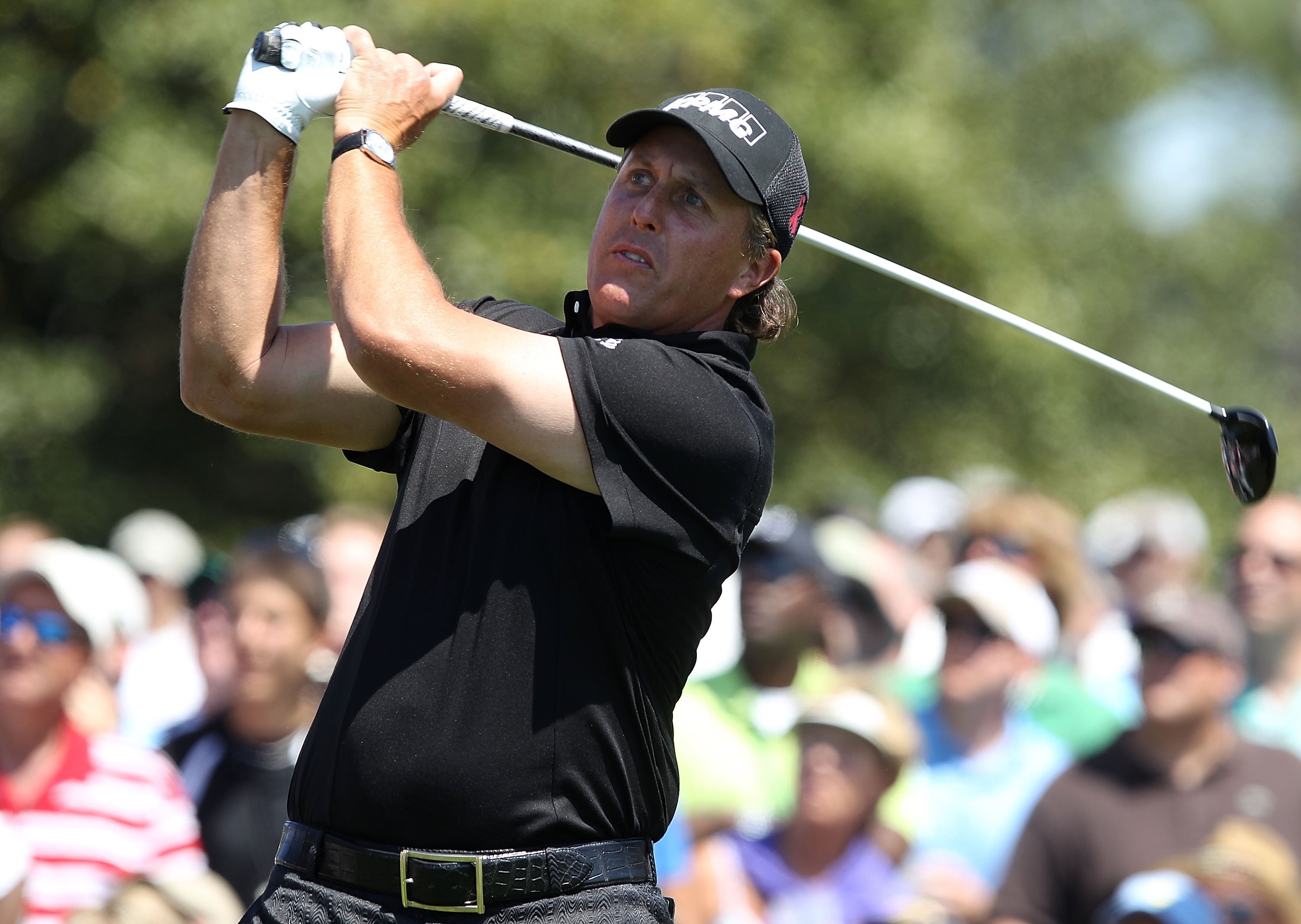 AUGUSTA, GA - APRIL 11:  Phil Mickelson during the final round of the 2010 Masters Tournament at Augusta National Golf Club on April 11, 2010 in Augusta, Georgia.  (Photo by Streeter Lecka/Getty Images for Golf Week)