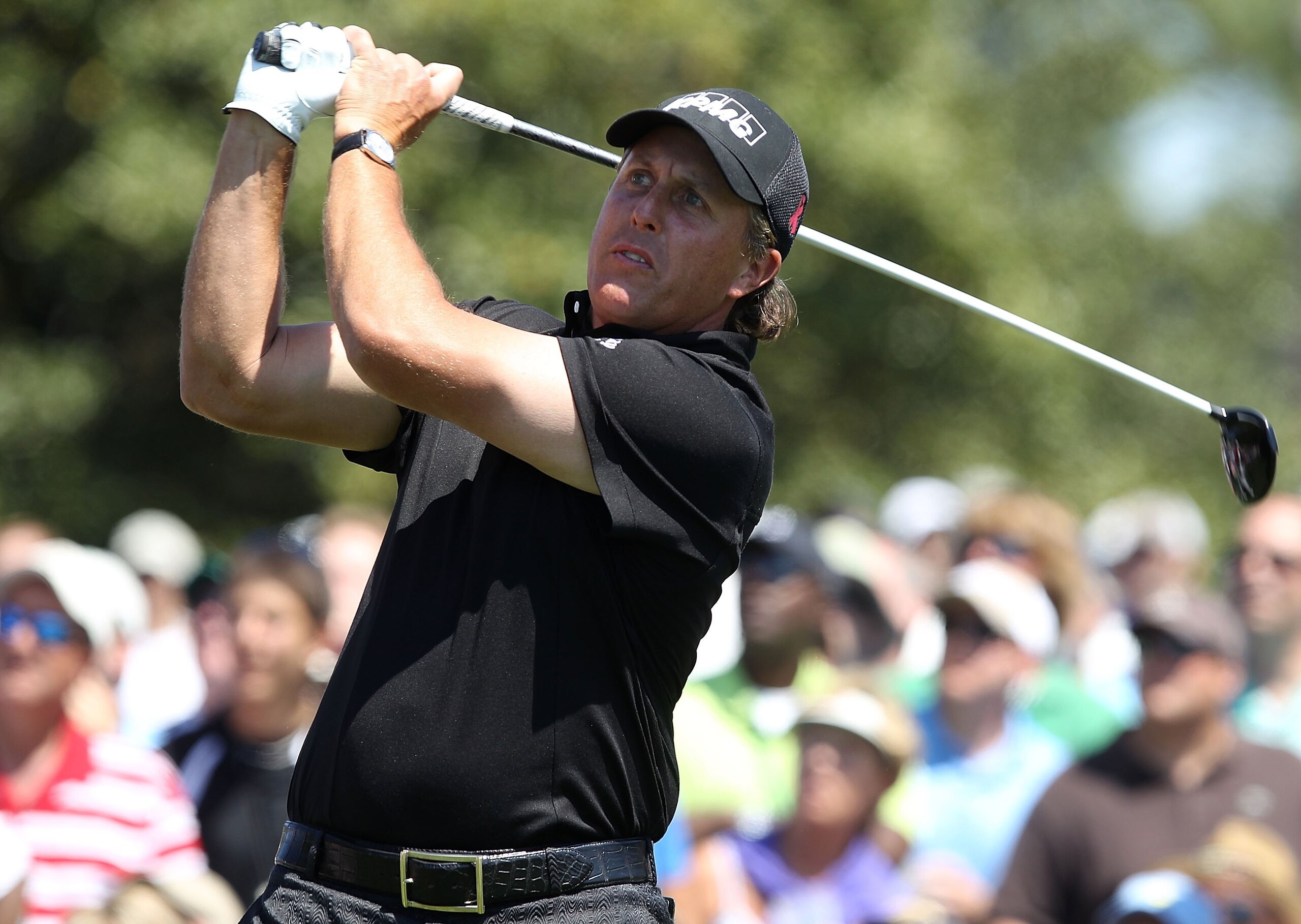 AUGUSTA, GA - APRIL 11:  Phil Mickelson during the final round of the 2010 Masters Tournament at Augusta National Golf Club on April 11, 2010 in Augusta, Georgia.  (Photo by Streeter Lecka/Getty Images for Golf Week)