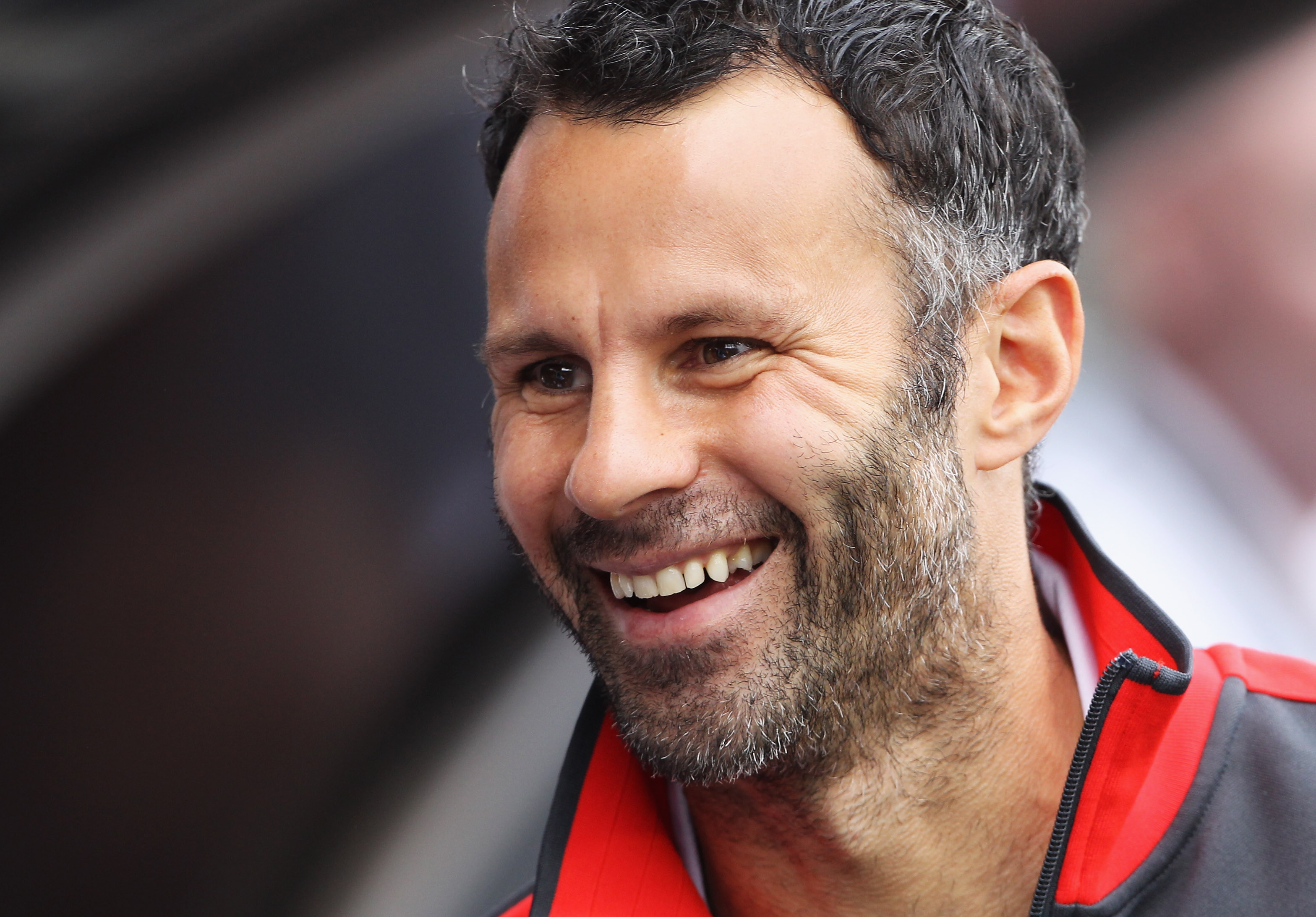 LONDON, ENGLAND - AUGUST 22:  Ryan Giggs of Manchester United looks on prior to the Barclays Premier League match between Fulham and Manchester United at Craven Cottage on August 22, 2010 in London, England.  (Photo by Phil Cole/Getty Images)