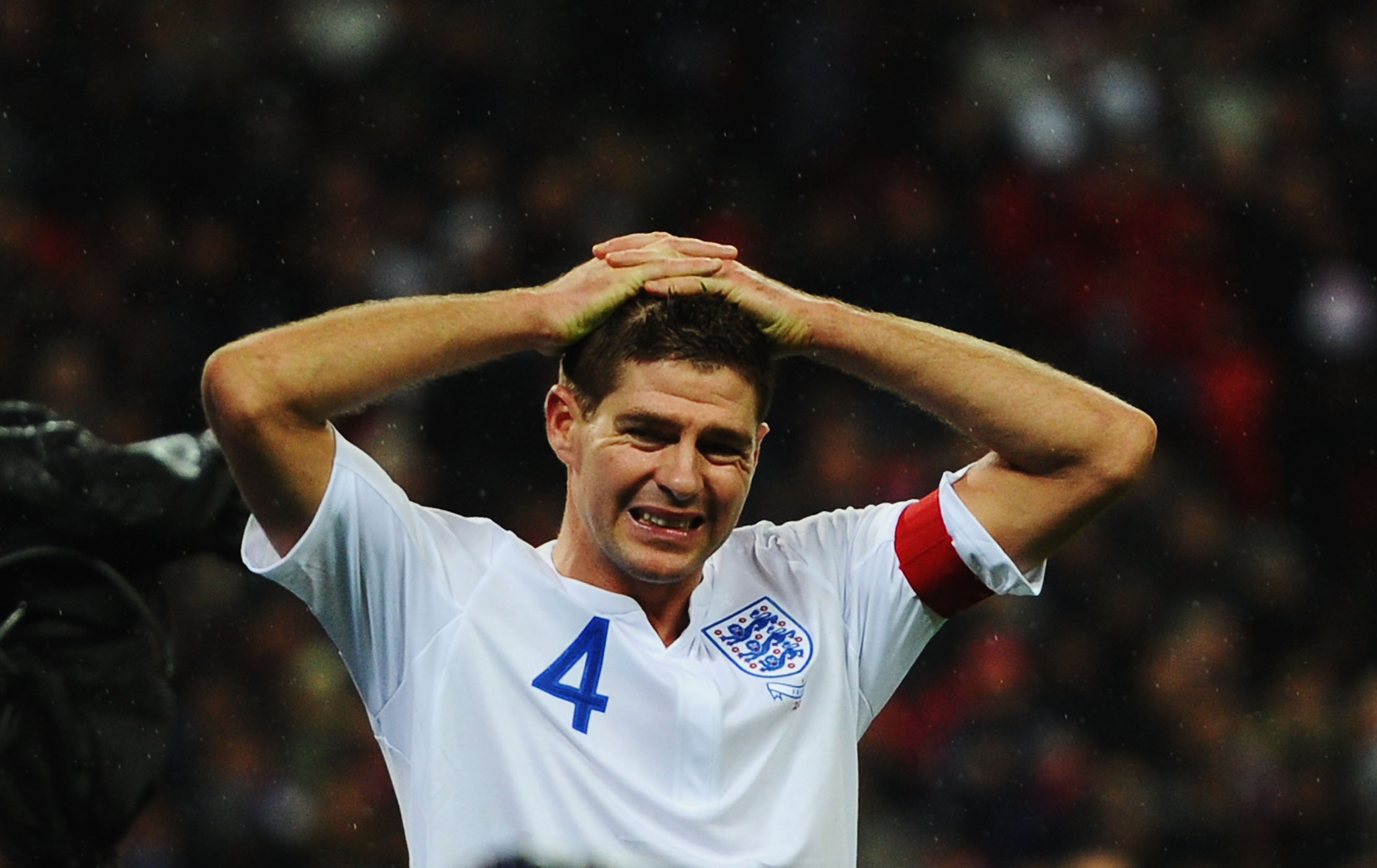 LONDON, ENGLAND - NOVEMBER 17:  Steven Gerrard of England reacts during the international friendly match between England and France at Wembley Stadium on November 17, 2010 in London, England.  (Photo by Mike Hewitt/Getty Images)