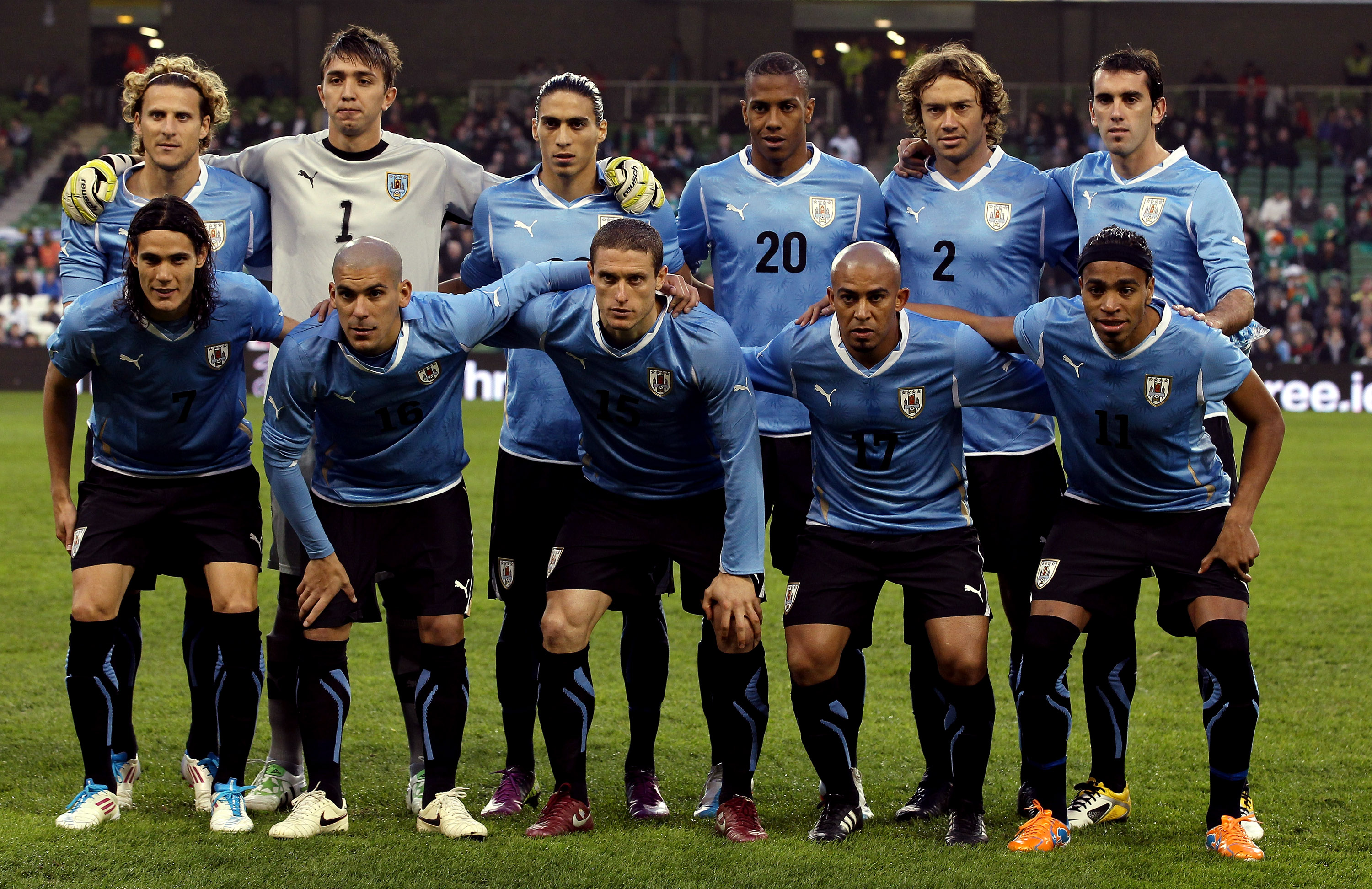 DUBLIN, IRELAND - MARCH 29:  Uruguay team line up for a team photo during the International Friendly match between Republic of Ireland and Uruguay at the Aviva Stadium on March 29, 2011 in Dublin, Ireland.  (Photo by Ian Walton/Getty Images)