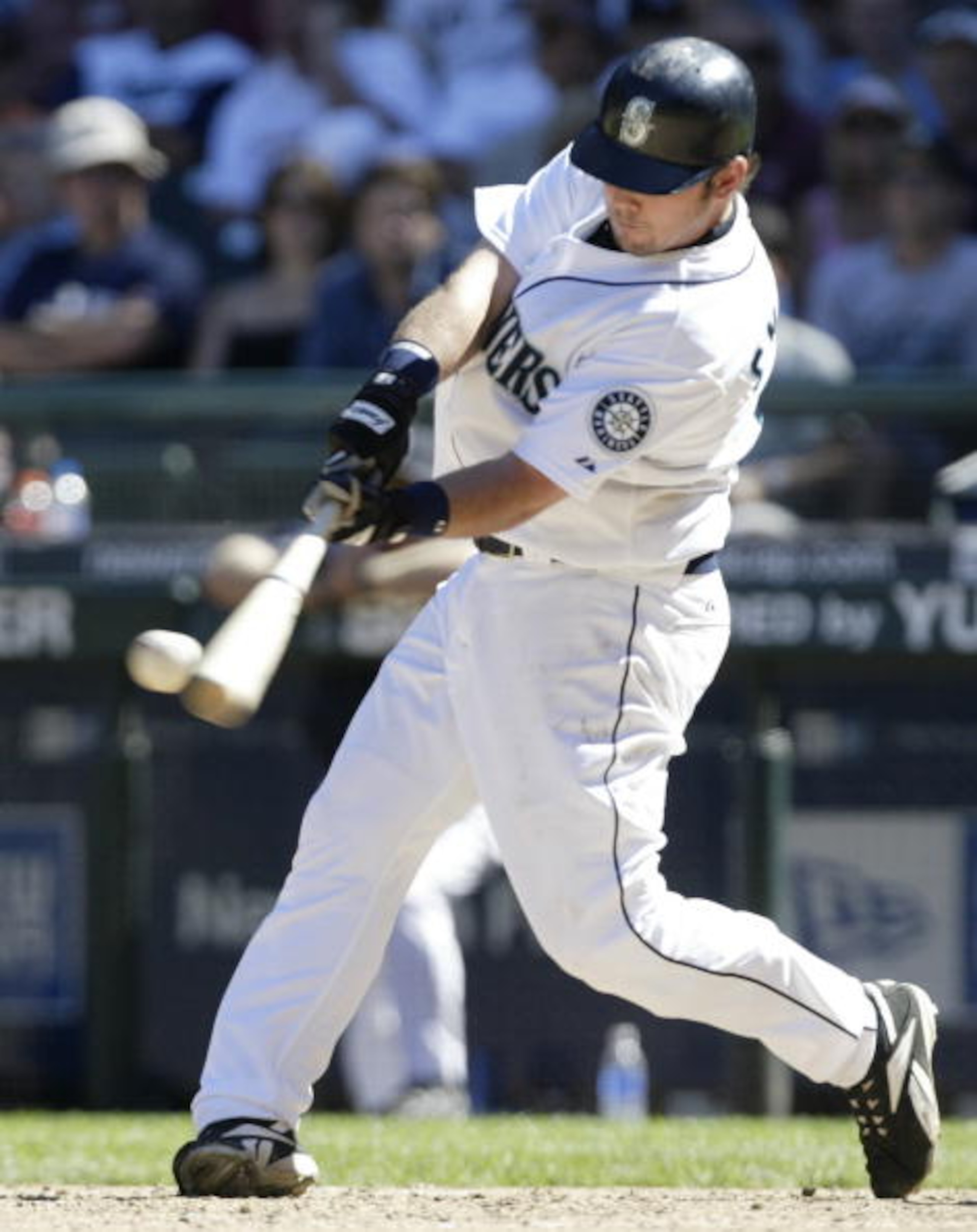 SEATTLE - AUGUST 27:  Chris Snelling #32 of the Seattle Mariners doubles in the fifth inning against the Boston Red Sox on August 27, 2006 at Safeco Field in Seattle Washington. The Mariners defeated the Red Sox 6-3.  (Photo by Otto Greule Jr/Getty Images
