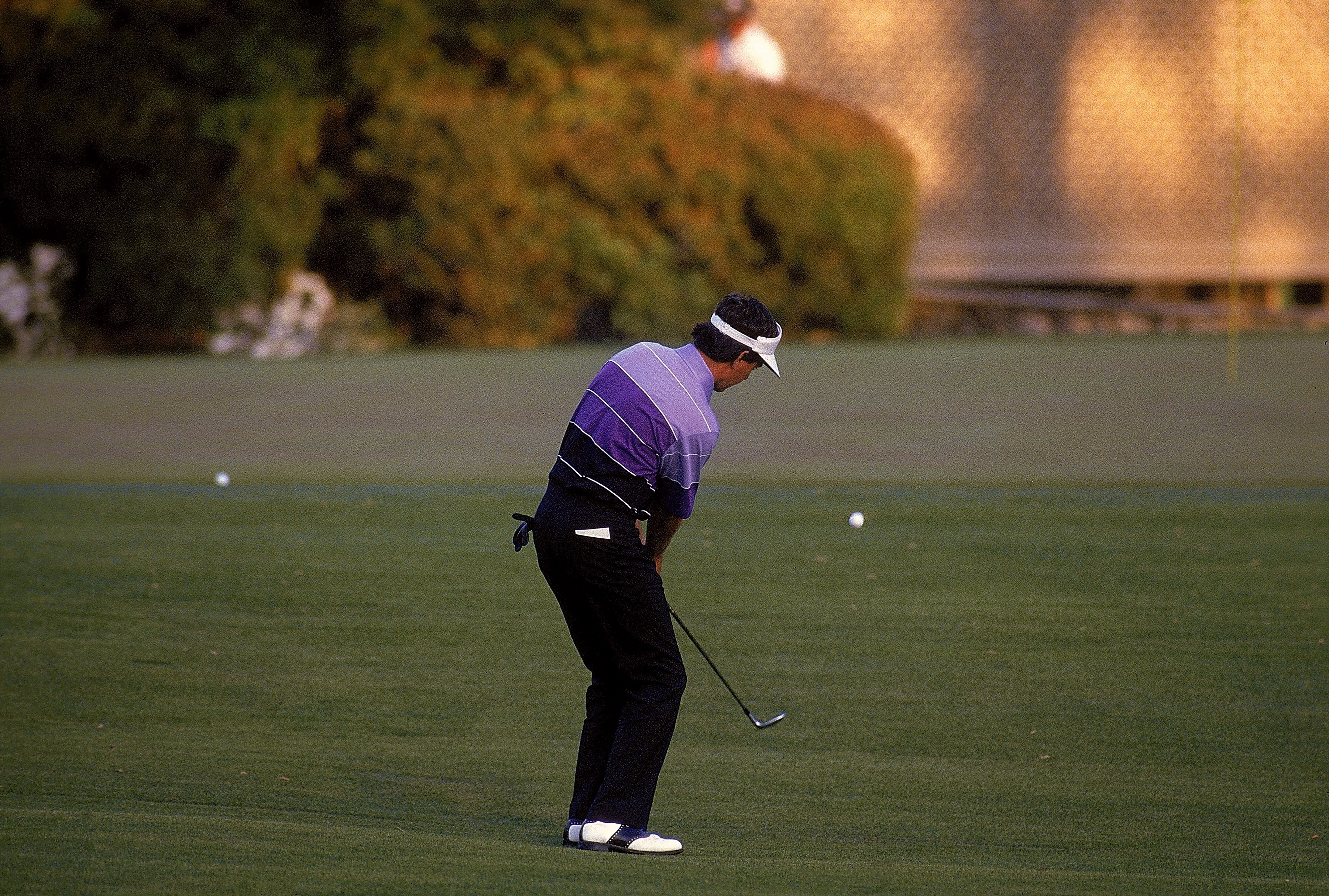 12 Apr 1987:  Larry Mize of the USA chips in on the second play-off hole number 11 to win the masters during the US Masters 1987 held at the Augusta National Golf Club, Georgia.  \ Mandatory Credit: David Cannon /Allsport