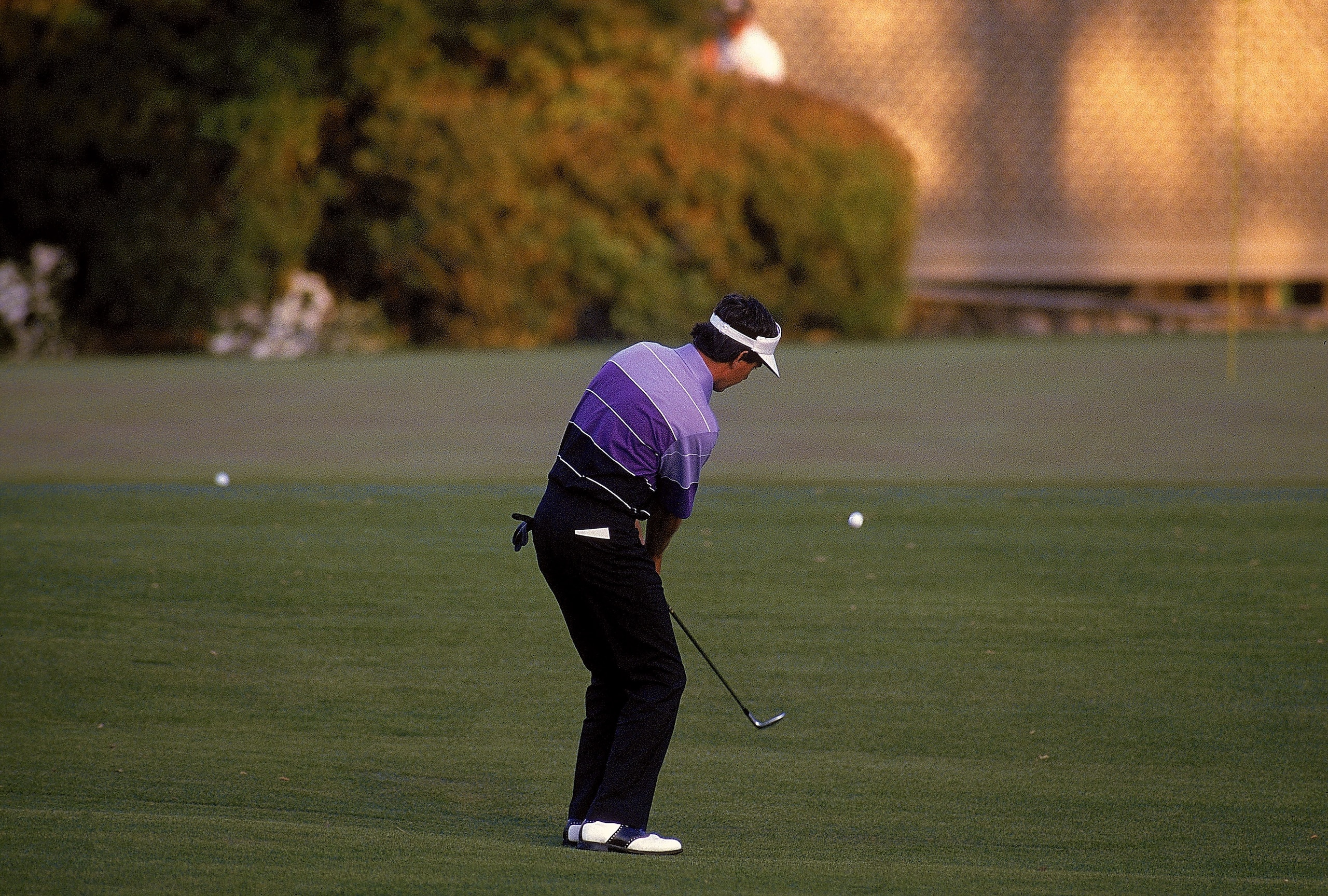 12 Apr 1987:  Larry Mize of the USA chips in on the second play-off hole number 11 to win the masters during the US Masters 1987 held at the Augusta National Golf Club, Georgia.  \ Mandatory Credit: David Cannon /Allsport