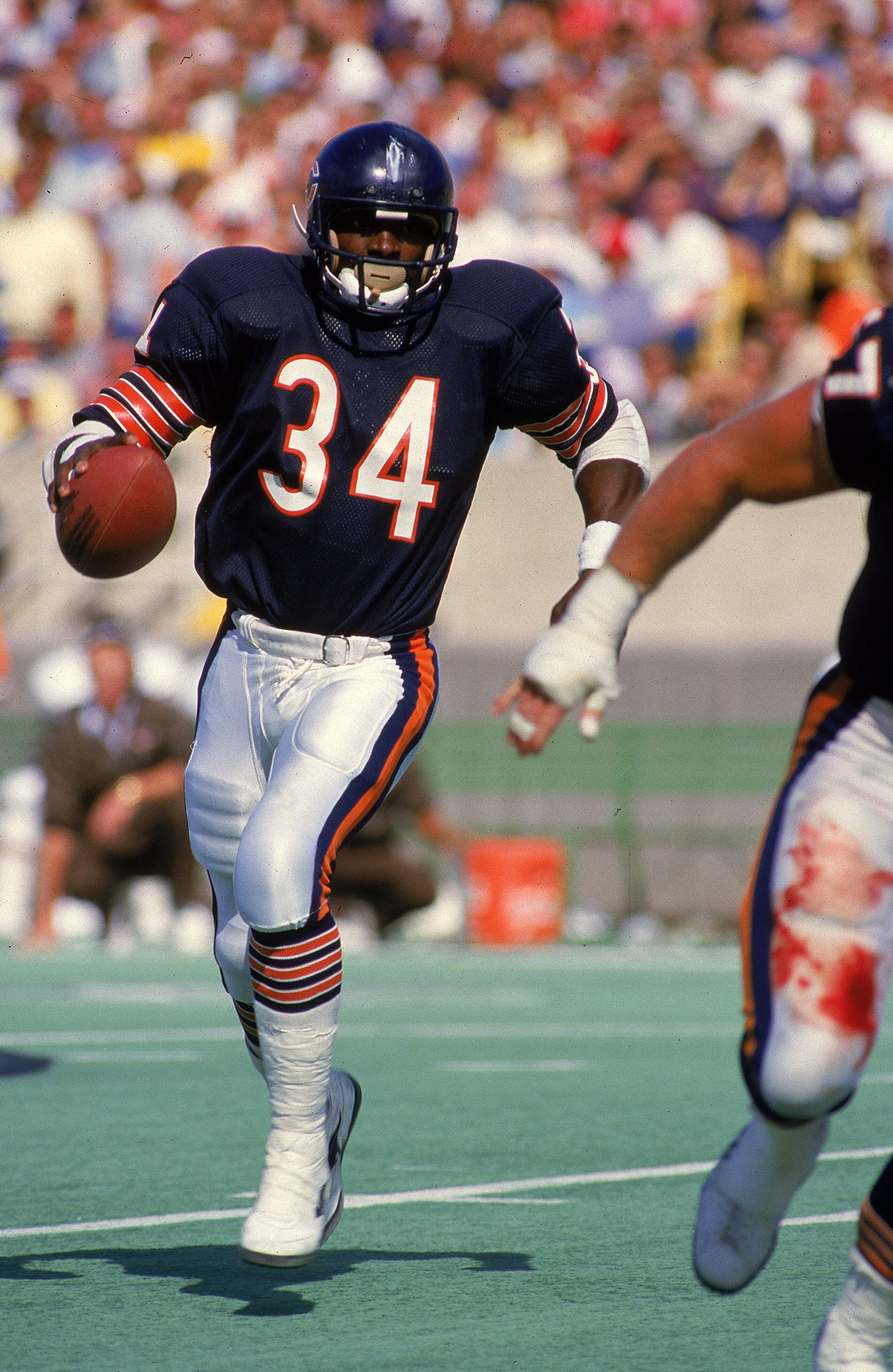 21 May 1999: Walter Payton #34 of the Chicago Bears carries the ball during a game. 21 May 1999: Walter Payton #34 of the Chicago Bears carries the ball during a game.