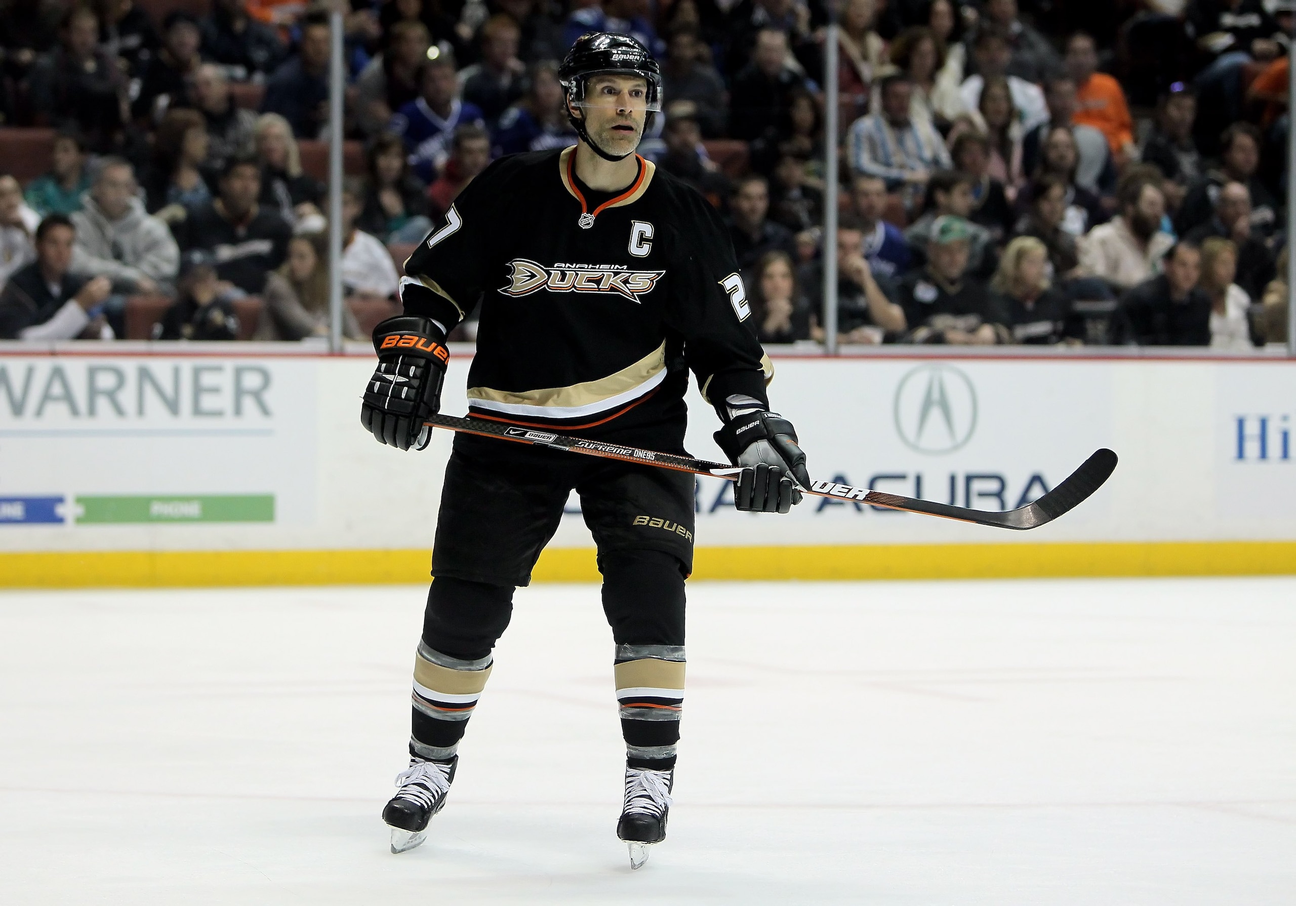 ANAHEIM, CA - APRIL 02:  Scott Niedermayer #27 of the Anaheim Ducks skates against the Vancouver Canucks at the Honda Center on April 2, 2010 in Anaheim, California.  (Photo by Jeff Gross/Getty Images)