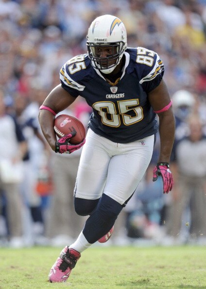 SAN DIEGO - OCTOBER 24:  Antonio Gates #85 of the San Diego Chargers runs after his catch against the New England Patriots at Qualcomm Stadium on October 24, 2010 in San Diego, California.  (Photo by Harry How/Getty Images)
