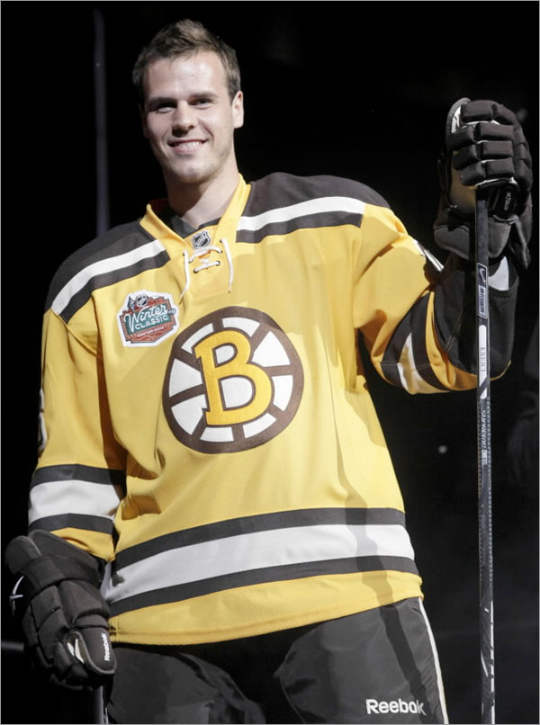 photo courtesy http://www.boston.com/sports/hockey/bruins/extras/bruins_blog/2009/09/bs_unveil_winte.html