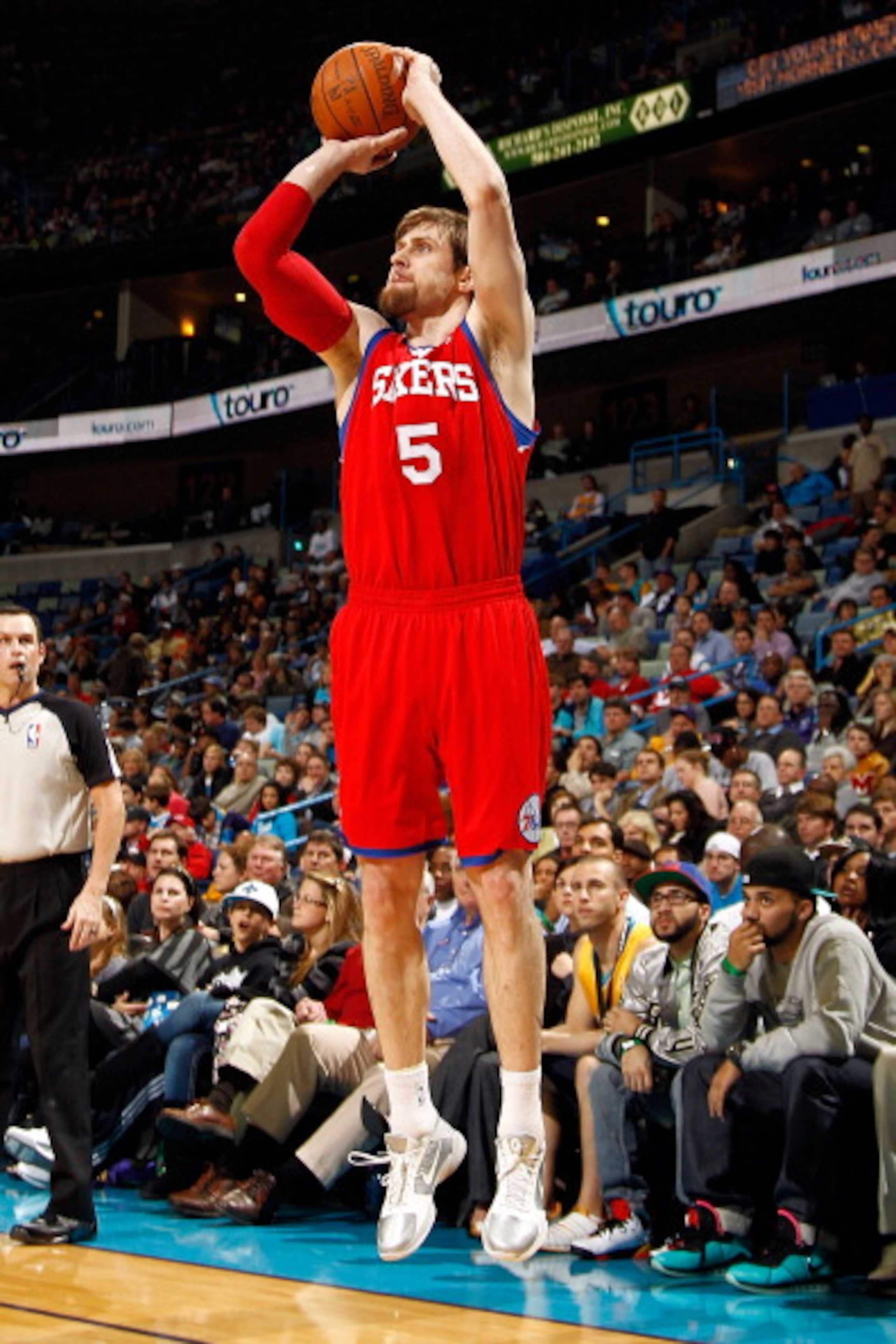 NEW ORLEANS, LA - JANUARY 03: Andres Nocioni #5 of the Philadelphia 76ers shoots a jumper against the New Orleans Hornets at New Orleans Arena on January 3, 2011 in New Orleans, Louisiana. NOTE TO USER: User expressly acknowledges and agrees that, by dow NEW ORLEANS, LA - JANUARY 03: Andres Nocioni #5 of the Philadelphia 76ers shoots a jumper against the New Orleans Hornets at New Orleans Arena on January 3, 2011 in New Orleans, Louisiana. NOTE TO USER: User expressly acknowledges and agrees that, by dow