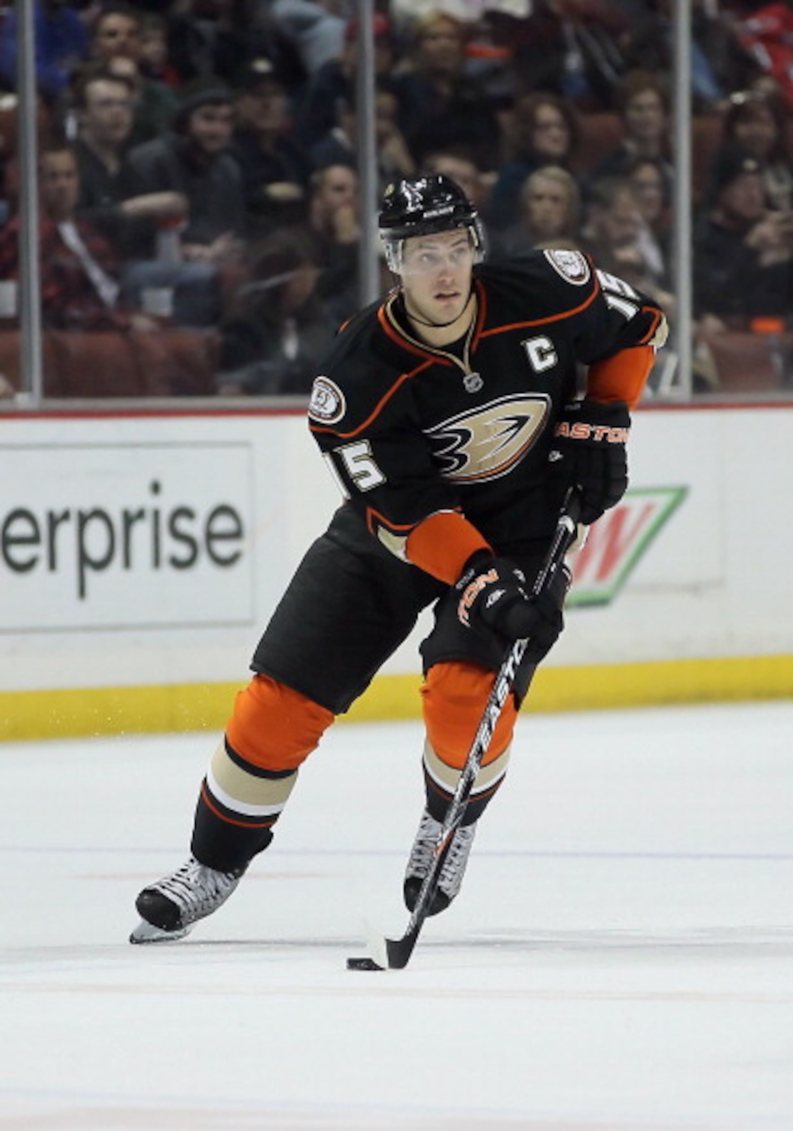 ANAHEIM, CA - FEBRUARY 16:  Ryan Getzlaf #15 of the Anaheim Ducks skates against the Washington Capitals at Honda Center on February 16, 2011 in Anaheim, California.  (Photo by Jeff Gross/Getty Images)