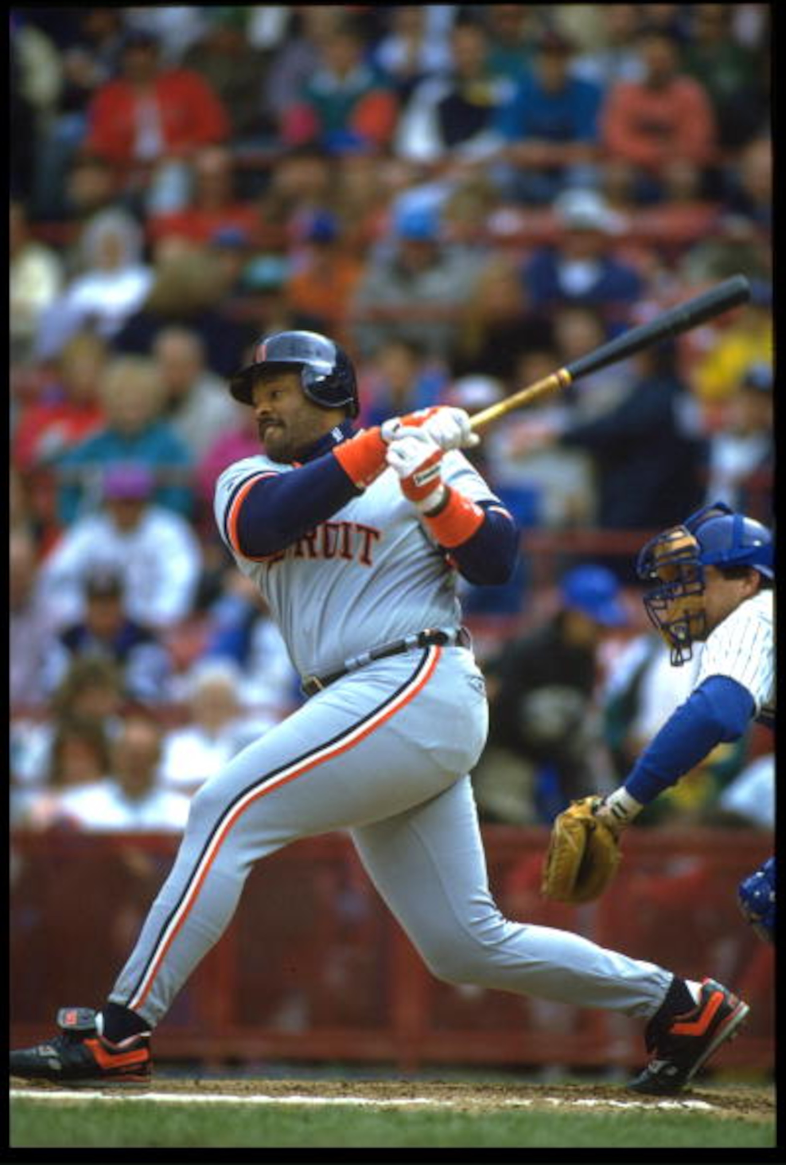 20 MAY 1993:  DETROIT TIGERS FIRST BASEMAN CECIL FIELDER MAKES CONTACT WITH A PITCH DURING THE TIGERS VERUS MILWAUKEE BREWERS GAME AT MILWAUKEE COUNTY STADIUM IN MILWAUKEE, WISCONSIN.  MANDATORY CREDIT:  JONATHAN DANIEL/ALLSPORT USA