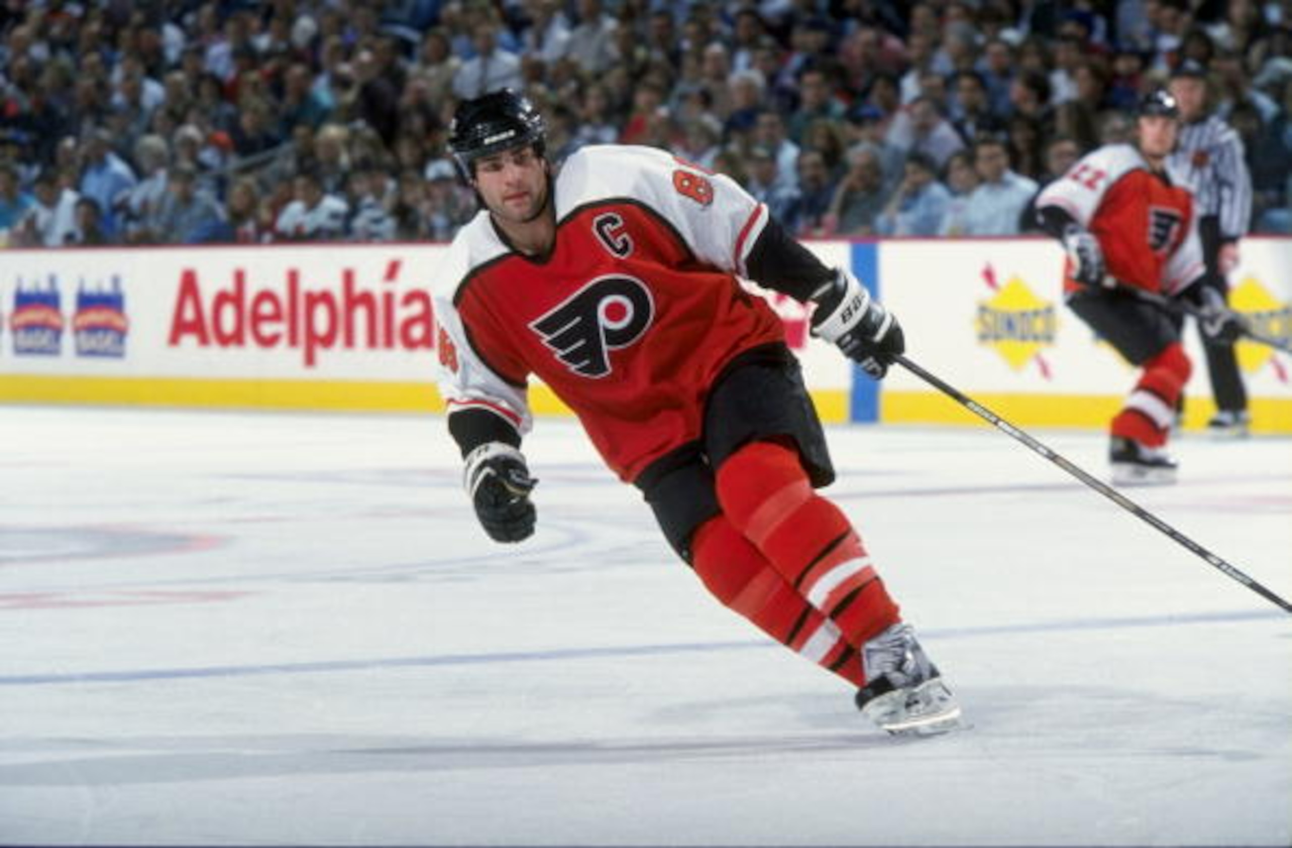 13 Apr 1998:  Center Eric Lindros of the Philadelphia Flyers in action during a game against the Buffalo Sabres at the Marine Midland Arena in Buffalo, New York. The Sabres defeated the Flyers 2-1. Mandatory Credit: Craig Melvin  /Allsport