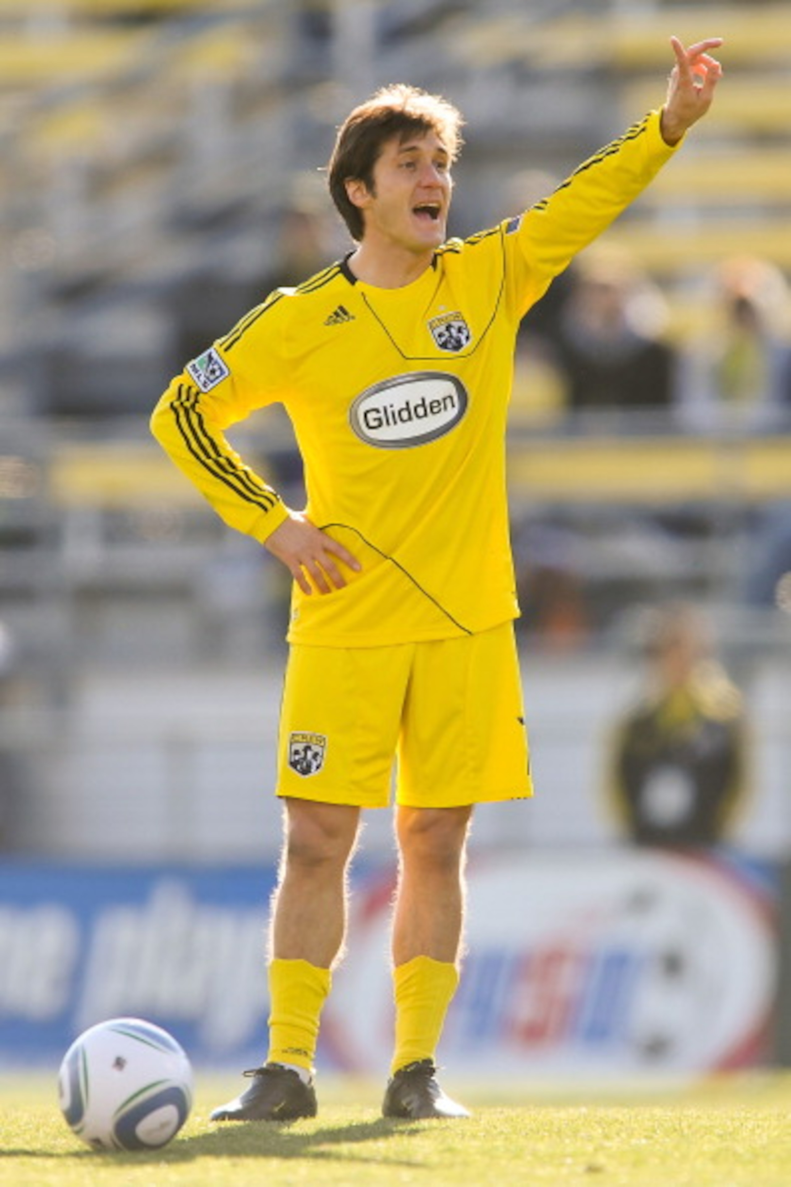 COLUMBUS, OH - NOVEMBER 6:  Guillermo Barros Schelotto #7 of the Columbus Crew gedts ready to kick the ball against the Colorado Rapids  during the second leg of the MLS playoff match on November 6, 2010 at Crew Stadium in Columbus, Ohio.  (Photo by Jamie