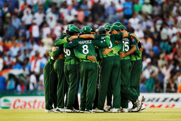 MOHALI, INDIA - MARCH 30:  The Pakistani team huddle at the end of the first innings during the 2011 ICC World Cup second Semi-Final between India and Pakistan at Punjab Cricket Association (PCA) Stadium on March 30, 2011 in Mohali, India.  (Photo by Dani