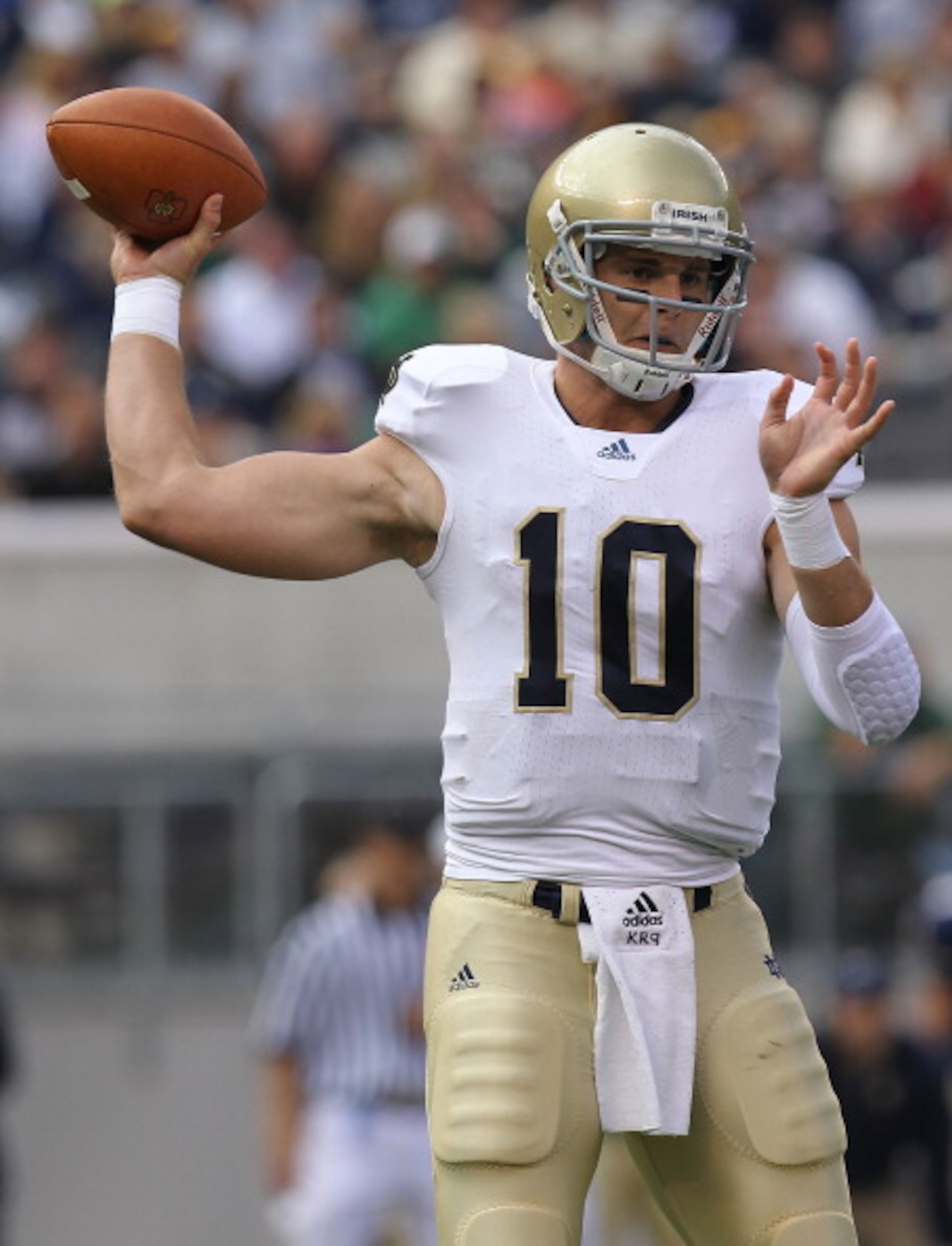 EAST RUTHERFORD, NJ - OCTOBER 23:  Dayne Crist #10 of the Notre Dame Fighting Irish passes against the Navy Midshipmen at New Meadowlands Stadium on October 23, 2010 in East Rutherford, New Jersey.  (Photo by Nick Laham/Getty Images)