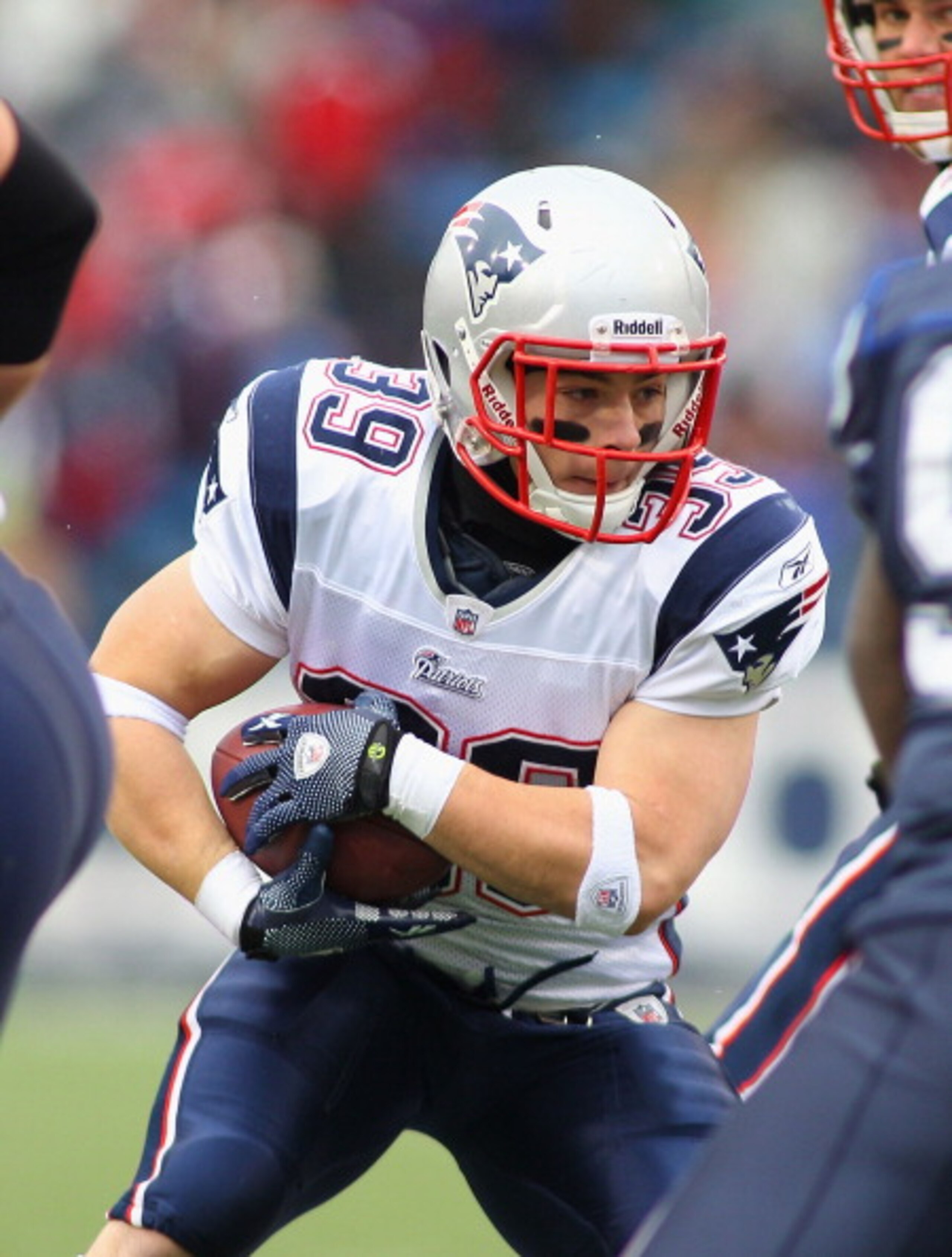 ORCHARD PARK, NY - DECEMBER 26:  Danny Woodhead #39 of the New England Patriots runs against the Buffalo Bills at Ralph Wilson Stadium on December 26, 2010 in Orchard Park, New York.  (Photo by Rick Stewart/Getty Images)