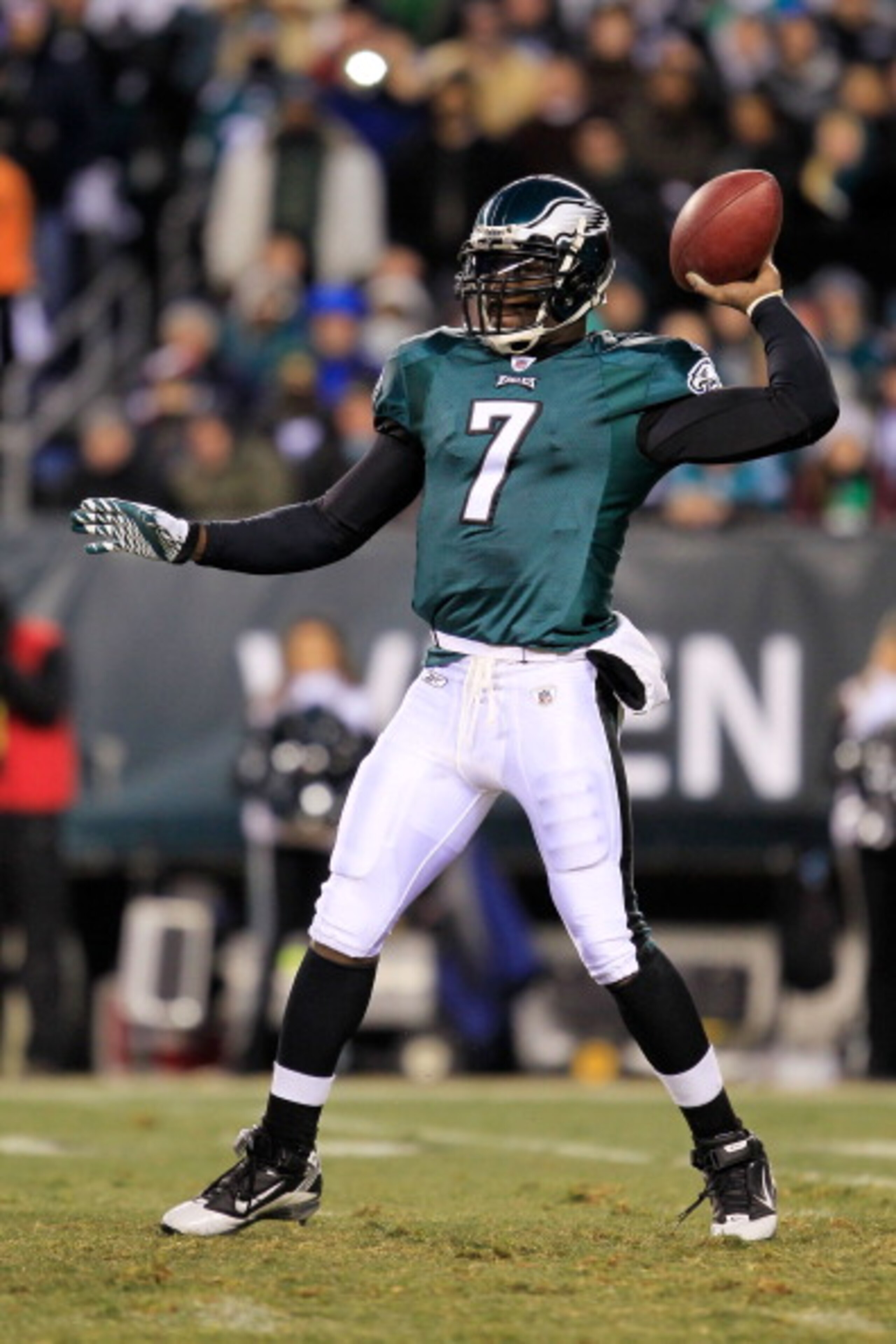 PHILADELPHIA, PA - JANUARY 09:  Michael Vick #7 of the Philadelphia Eagles drops back against the Green Bay Packers during the 2011 NFC wild card playoff game at Lincoln Financial Field on January 9, 2011 in Philadelphia, Pennsylvania.  (Photo by Chris Tr