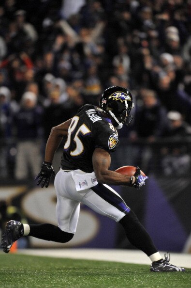 BALTIMORE, MD - NOVEMBER 28:  Derrick Mason #85 of the Baltimore Ravens runs a catch in for a touchown against the Tampa Bay Buccaneers at M&T Bank Stadium on November 28, 2010 in Baltimore, Maryland. The Ravens lead the Buccaneers at the half 17-3. (Phot