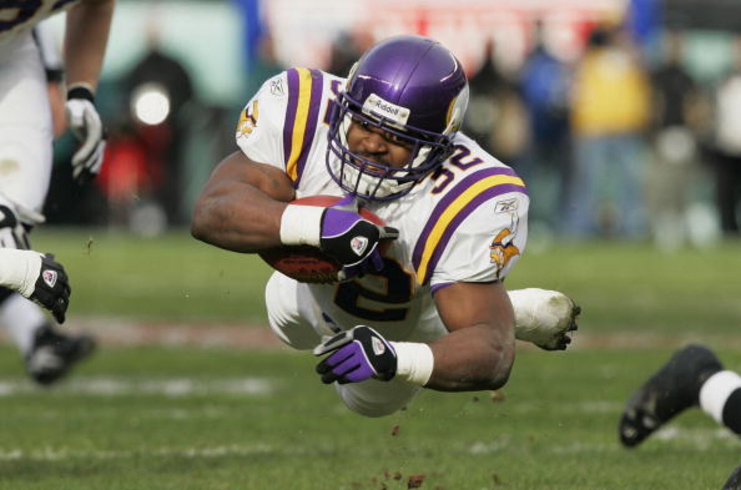 PHILADELPHIA - JANUARY 16:  Running back Onterrio Smith #32 of the Minnesota Vikings dives for some extra yards against the Philadelphia Eagles in an NFC divisional playoff game at Lincoln Financial Field on January 16, 2005 in Philadelphia, Pennsylvania.