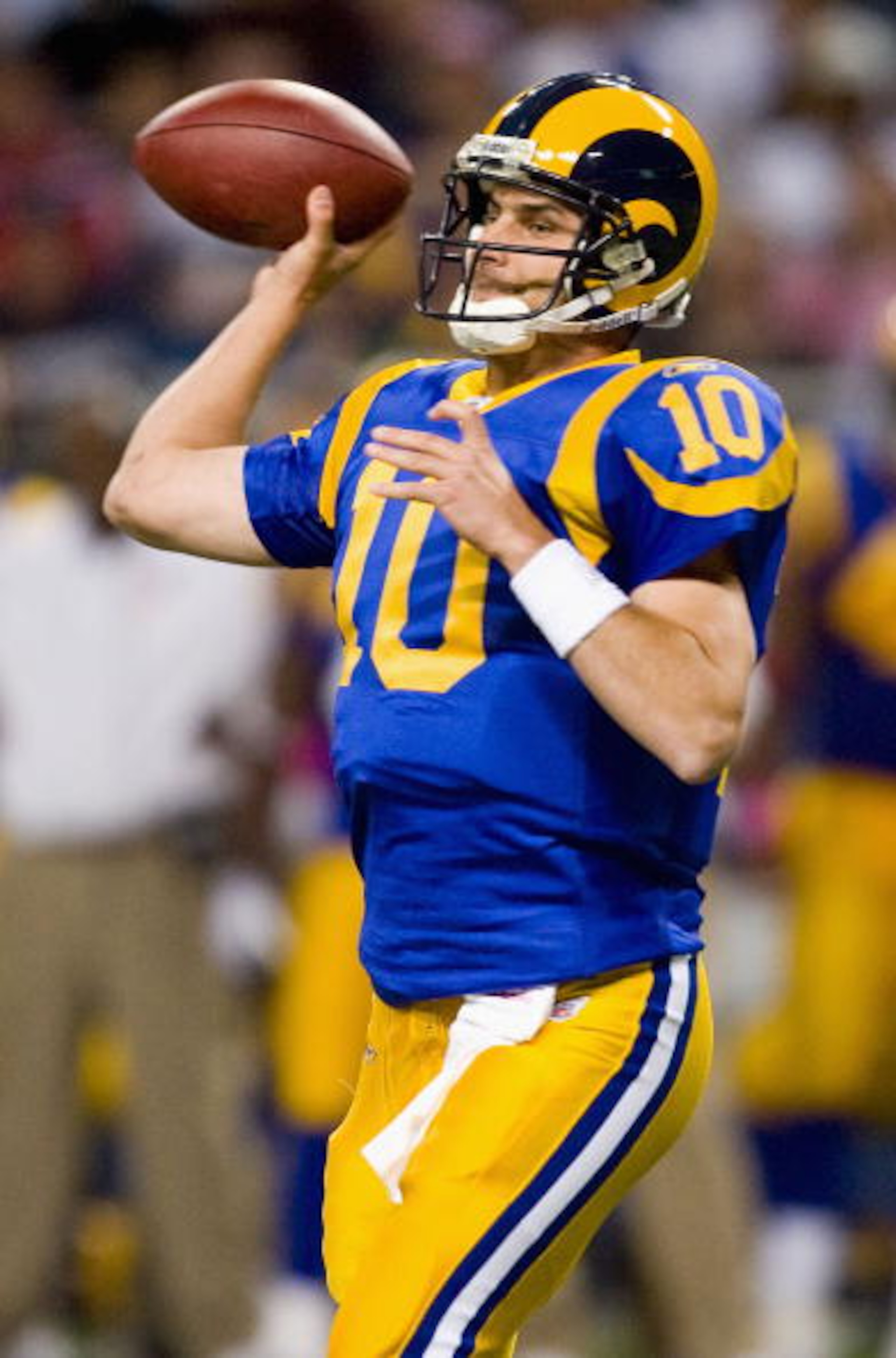 ST. LOUIS, MO - OCTOBER 11: Marc Bulger #10 of the St. Louis Rams passes against the Minnesota Vikings at the Edward Jones Dome on October 11, 2009 in St. Louis, Missouri.  (Photo by Dilip Vishwanat/Getty Images)
