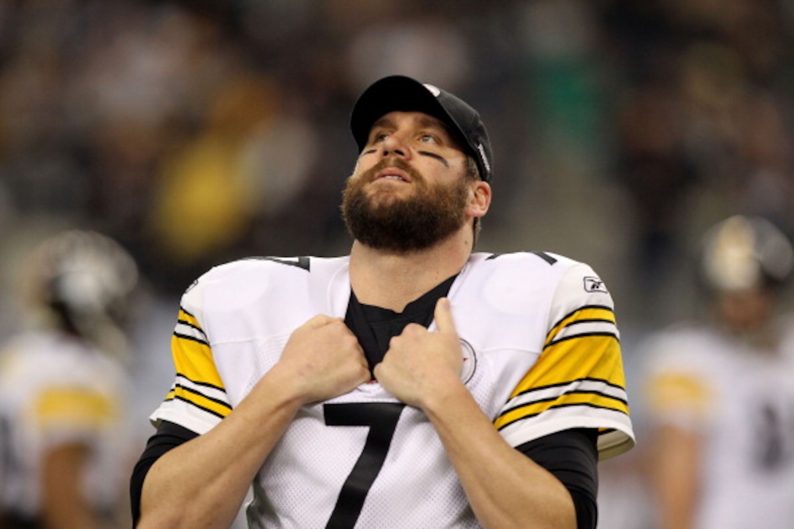 ARLINGTON, TX - FEBRUARY 06:  Quarterback Ben Roethlisberger #7 of the Pittsburgh Steelers looks on against the Green Bay Packers during Super Bowl XLV at Cowboys Stadium on February 6, 2011 in Arlington, Texas.  (Photo by Al Bello/Getty Images)