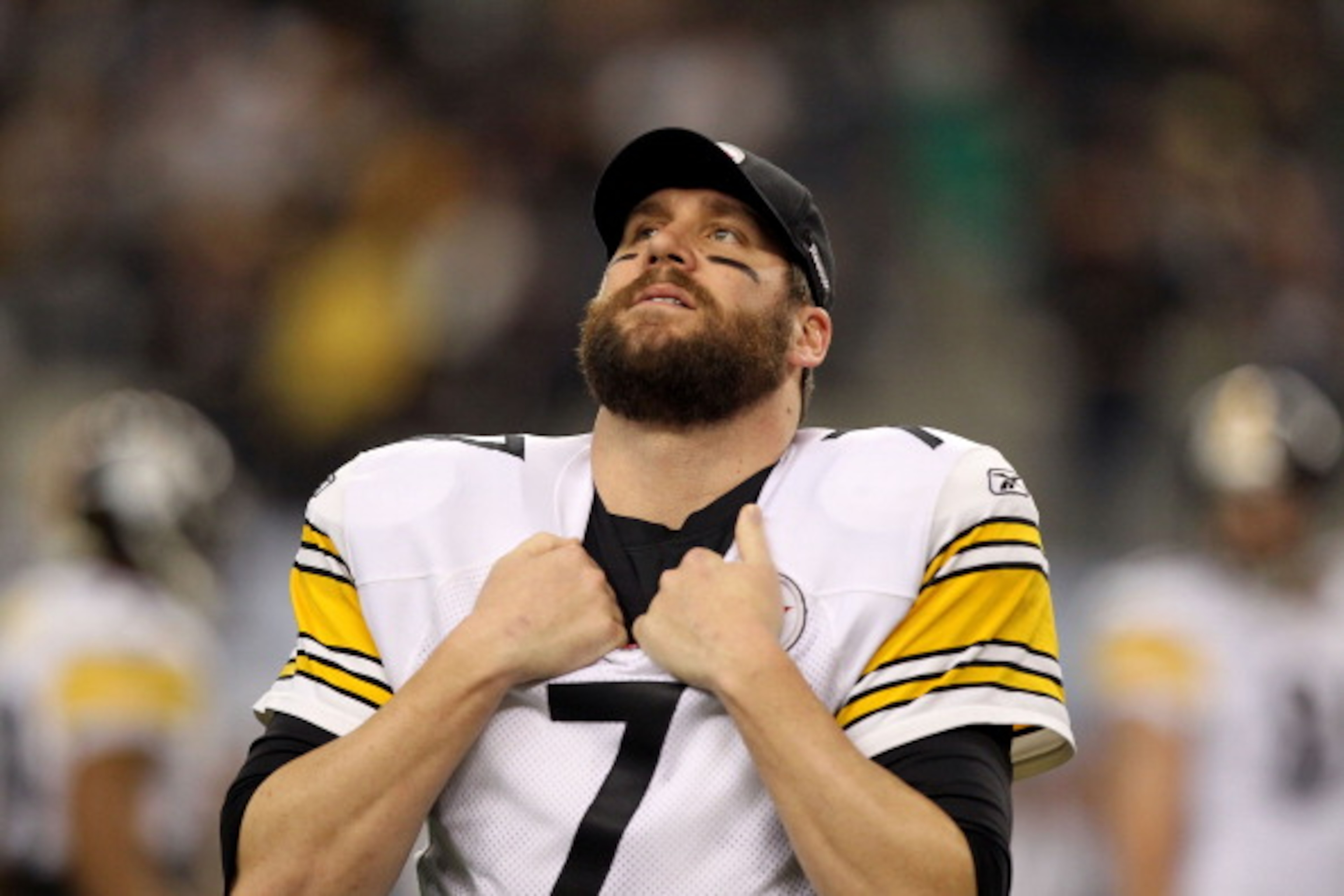 ARLINGTON, TX - FEBRUARY 06:  Quarterback Ben Roethlisberger #7 of the Pittsburgh Steelers looks on against the Green Bay Packers during Super Bowl XLV at Cowboys Stadium on February 6, 2011 in Arlington, Texas.  (Photo by Al Bello/Getty Images)