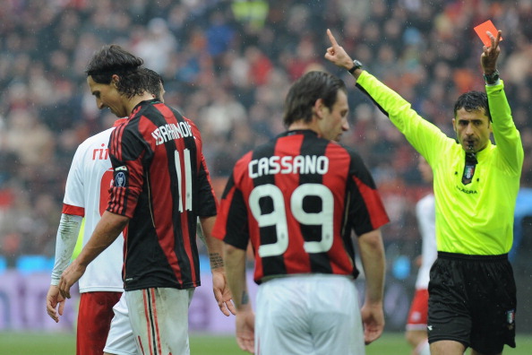 MILAN, ITALY - MARCH 13: Zlatan Ibrahimovic of AC Milan receives the red card from referee Christian Brighi during the Serie A match between AC Milan and AS Bari at Stadio Giuseppe Meazza on March 13, 2011 in Milan, Italy. (Photo by Valerio Pennicino/Ge