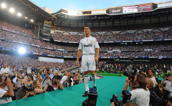 MADRID, SPAIN - JULY 06:  New Real Madrid player Cristiano Ronaldo is presented to a full house at the Santiago Bernabeu stadium on July 6, 2009 in Madrid, Spain.  (Photo by Denis Doyle/Getty Images)