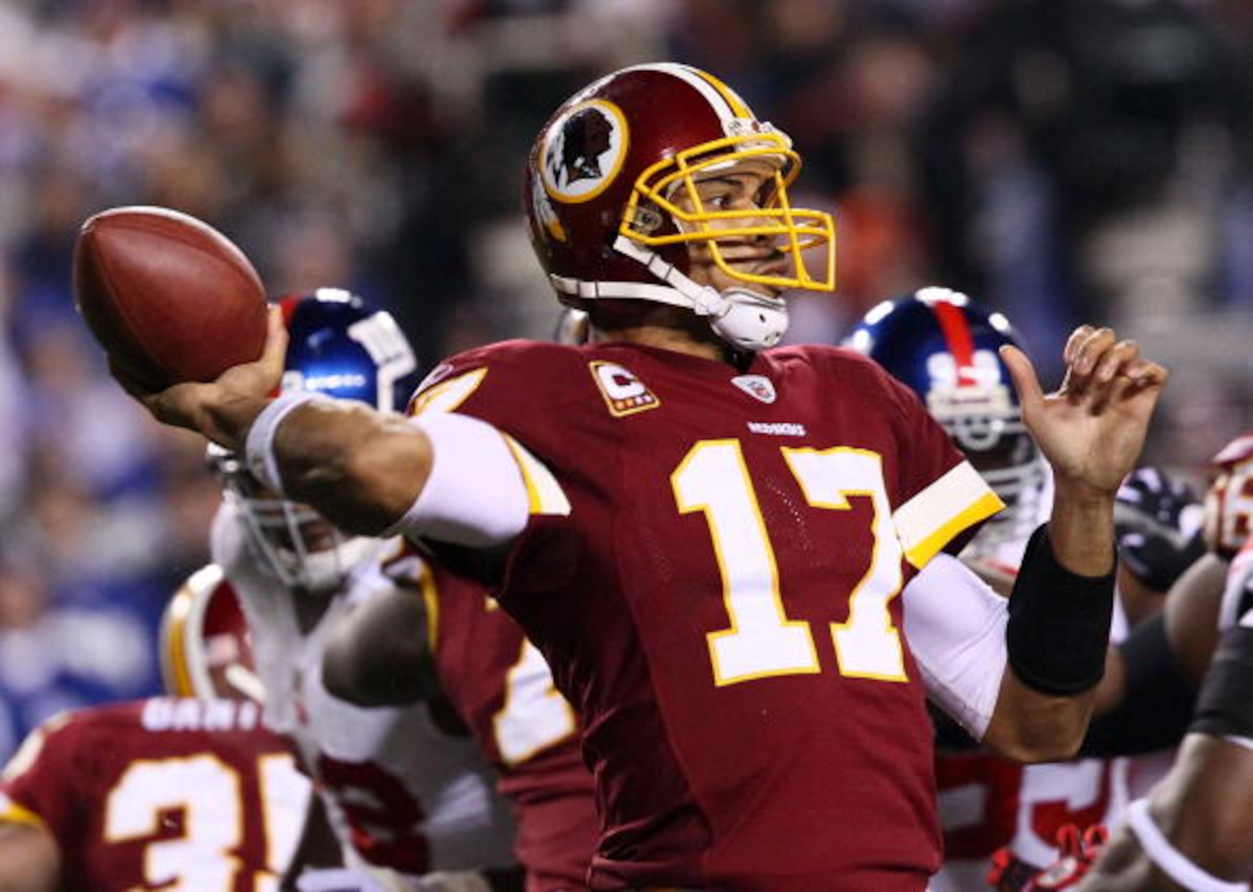 LANDOVER, MD - DECEMBER 21:  Quarterback Jason Campbell #17 of the Washington Redskins looks to throw the ball against the New York Giants at FedEx Field on December 21, 2009 in Landover, Maryland. (Photo by Win McNamee/Getty Images)