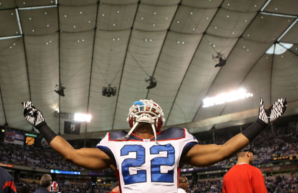 Buffalo Bills runningback Fred Jackson bounces the ball to the outside  during Wednesday's practice at St. John Fisher College in Rochester, NY.  (Credit Image: © Michael Johnson/Southcreek Global/ZUMApress.com Stock  Photo - Alamy