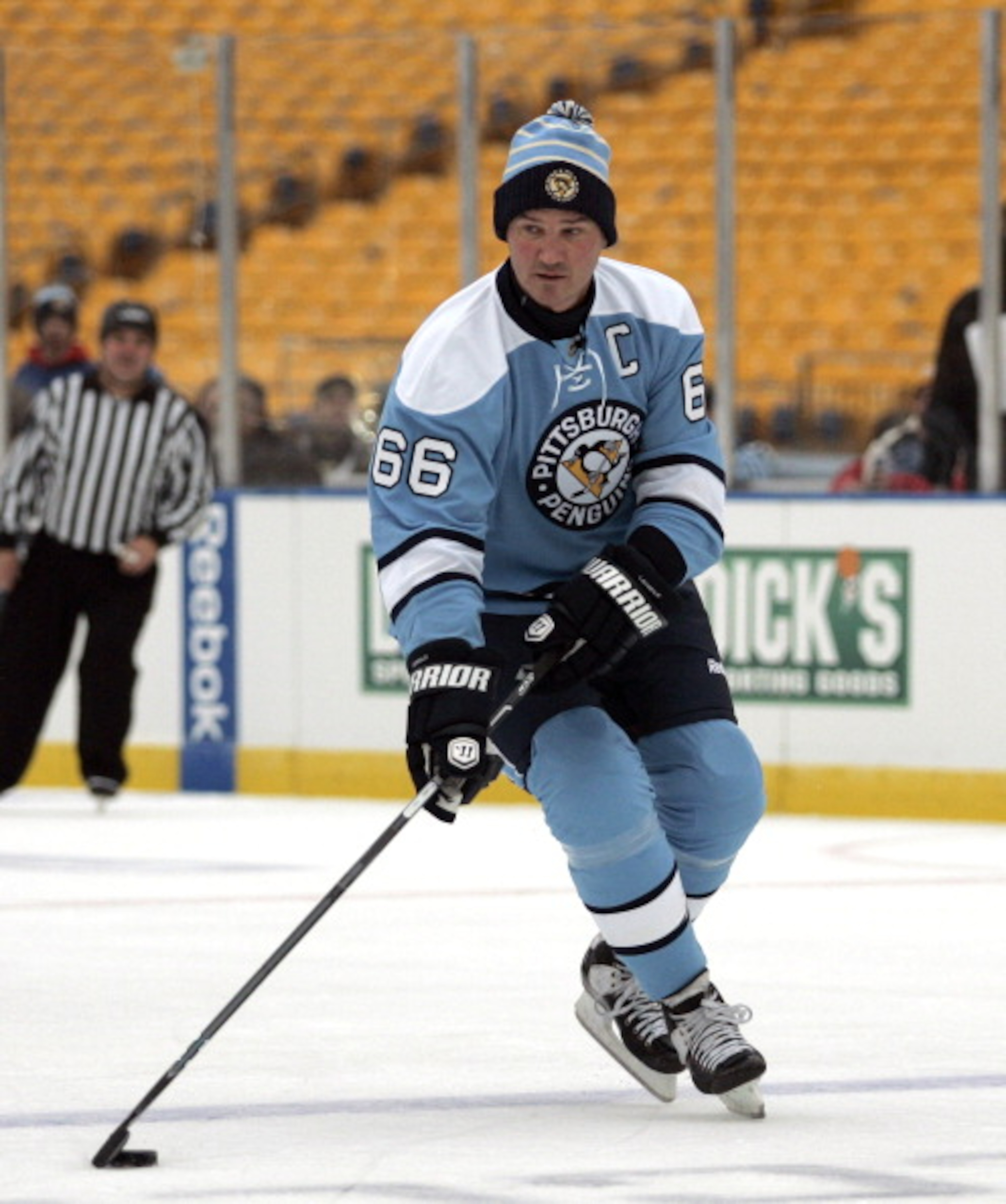 PITTSBURGH, PA - DECEMBER 31:  Mario Lemieux #66 of the Pittsburgh Penguins skates against the Washington Capitals during the 2011 NHL Winter Classic Alumni Game on December 31, 2010 at Heinz Field in Pittsburgh, Pennsylvania.  (Photo by Justin K. Aller/G