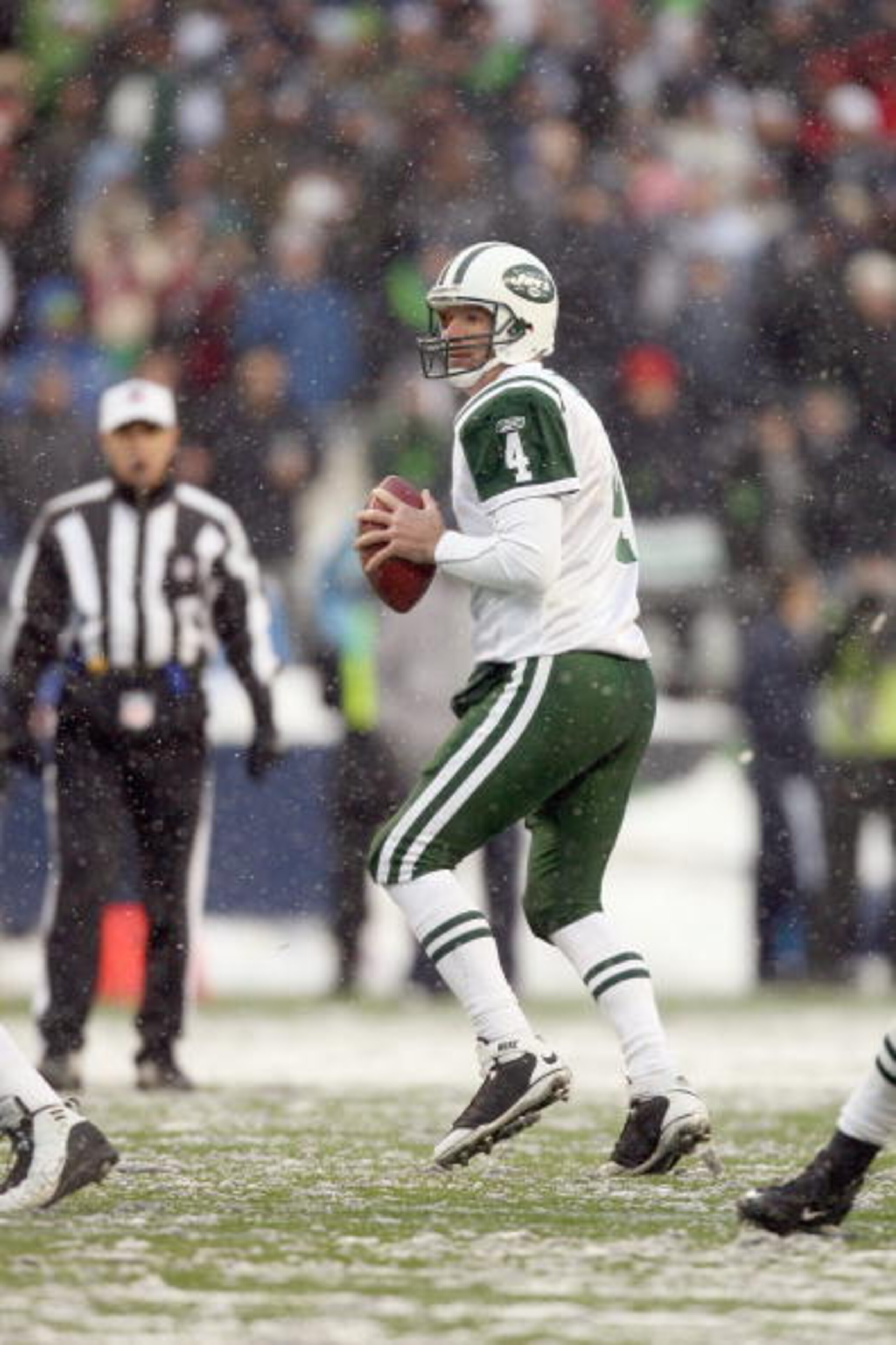 SEATTLE - DECEMBER 21:  Quarterback Brett Favre #4 of the New York Jets drops back to pass during the game against the Seattle Seahawks on December 21, 2008 at Qwest Field in Seattle, Washington. The Seahawks defeated the Jets 13-3. (Photo by Otto Greule 