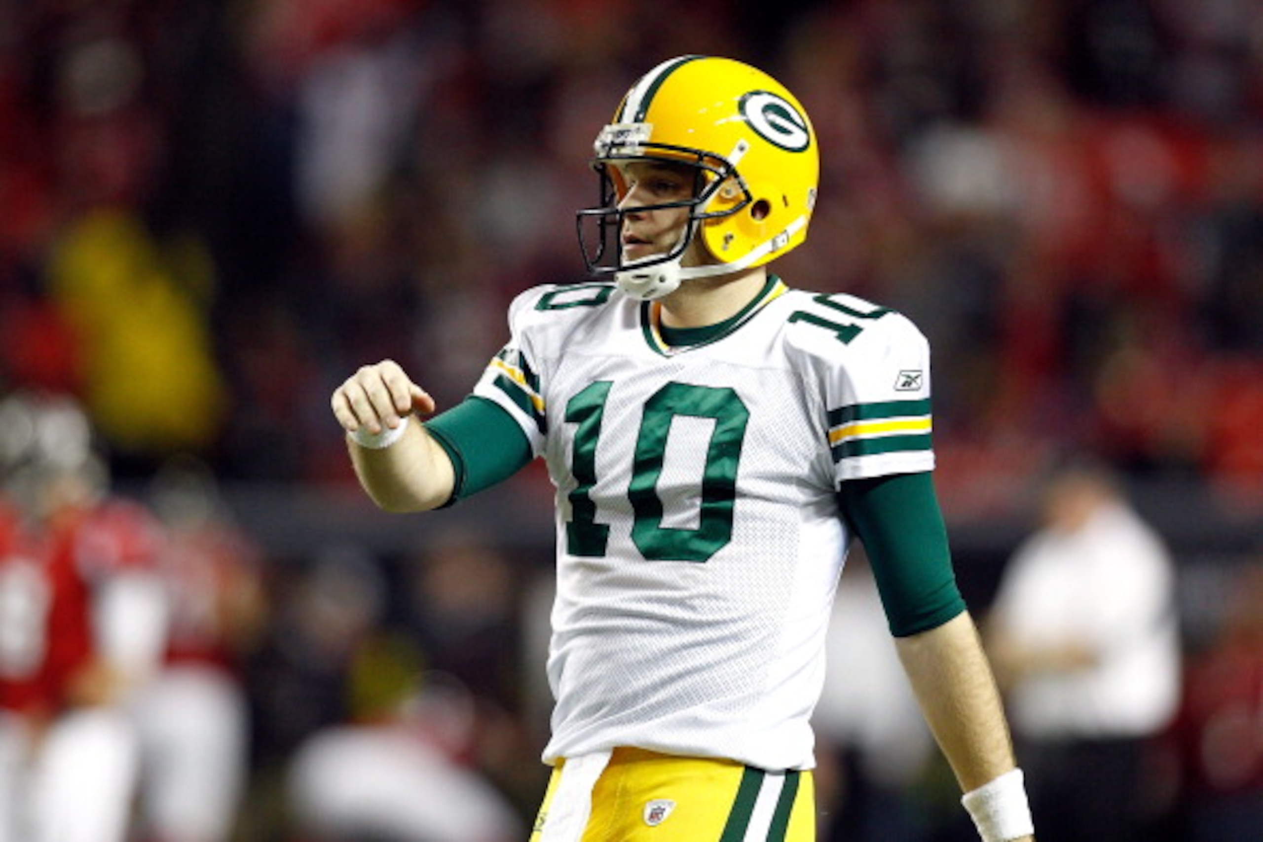 ATLANTA, GA - JANUARY 15:  Matt Flynn #10 of the Green Bay Packers looks on against the Atlanta Falcons during their 2011 NFC divisional playoff game at Georgia Dome on January 15, 2011 in Atlanta, Georgia.  (Photo by Chris Graythen/Getty Images)