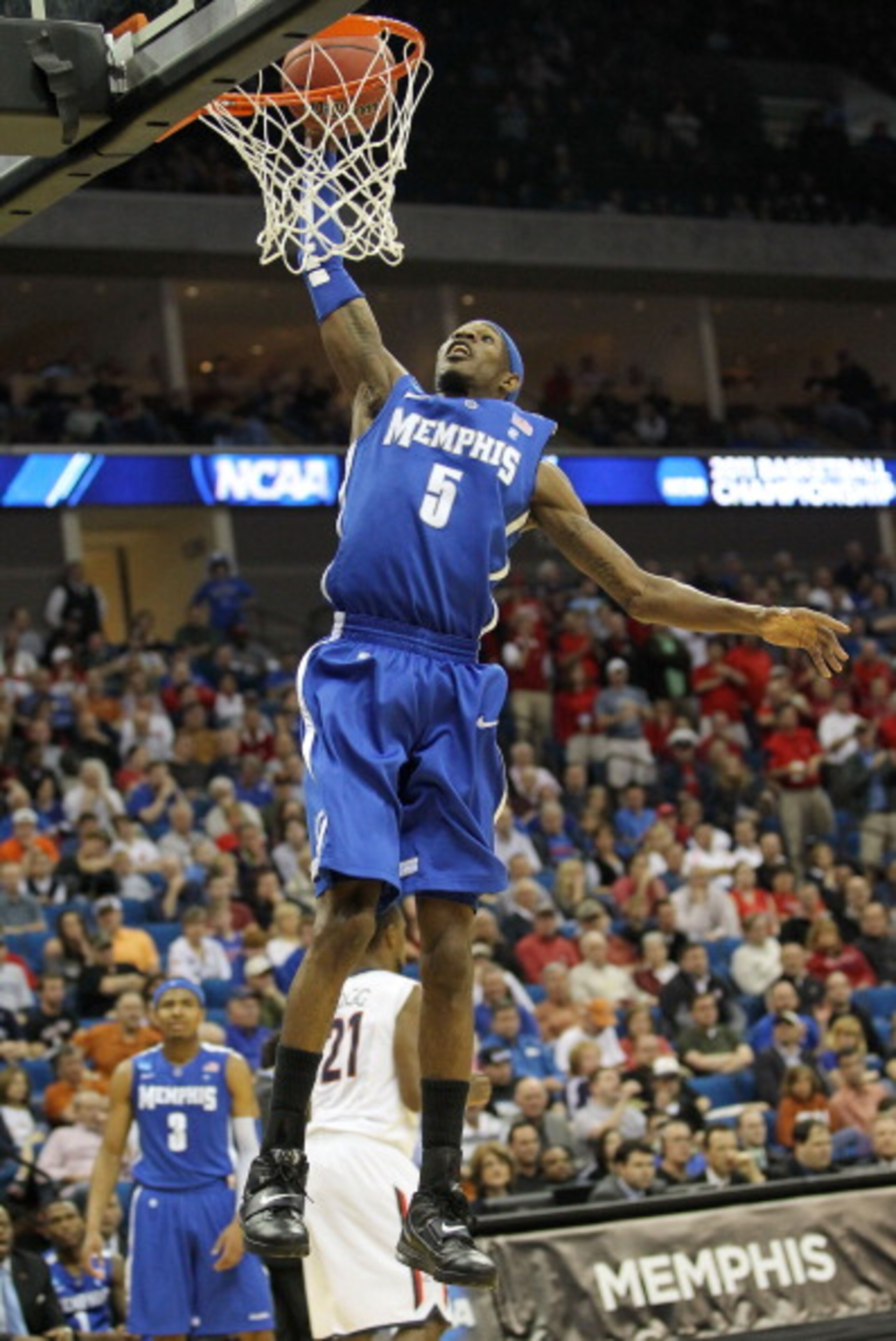 TULSA, OK - MARCH 18: Will Barton #5 of the Memphis Tigers goes up to dunk the ball against the Arizona Wildcats during the second round game of the 2011 NCAA men's basketball tournament at BOK Center on March 18, 2011 in Tulsa, Oklahoma. (Photo by Rona TULSA, OK - MARCH 18: Will Barton #5 of the Memphis Tigers goes up to dunk the ball against the Arizona Wildcats during the second round game of the 2011 NCAA men's basketball tournament at BOK Center on March 18, 2011 in Tulsa, Oklahoma. (Photo by Rona