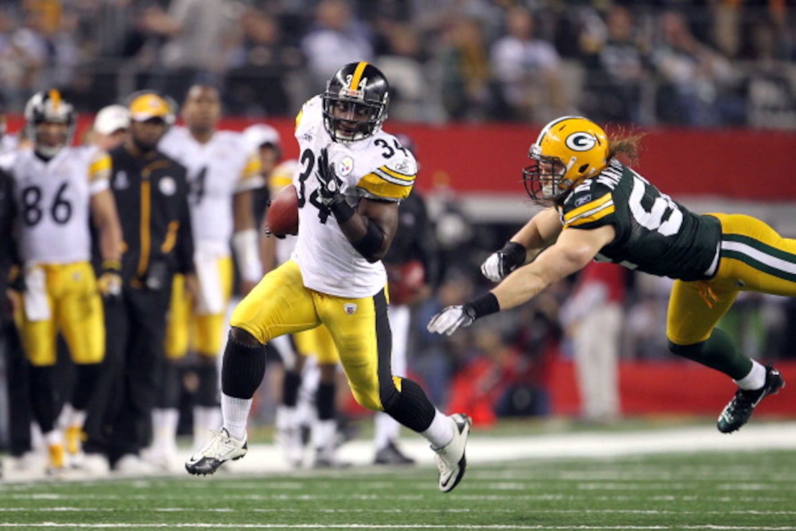 ARLINGTON, TX - FEBRUARY 06: Rashard Mendenhall #34 of the Pittsburgh Steelers runs the ball against Clay Matthews #52 of the Green Bay Packers during Super Bowl XLV at Cowboys Stadium on February 6, 2011 in Arlington, Texas. The Packers won 31-25. (Phot ARLINGTON, TX - FEBRUARY 06: Rashard Mendenhall #34 of the Pittsburgh Steelers runs the ball against Clay Matthews #52 of the Green Bay Packers during Super Bowl XLV at Cowboys Stadium on February 6, 2011 in Arlington, Texas. The Packers won 31-25. (Phot
