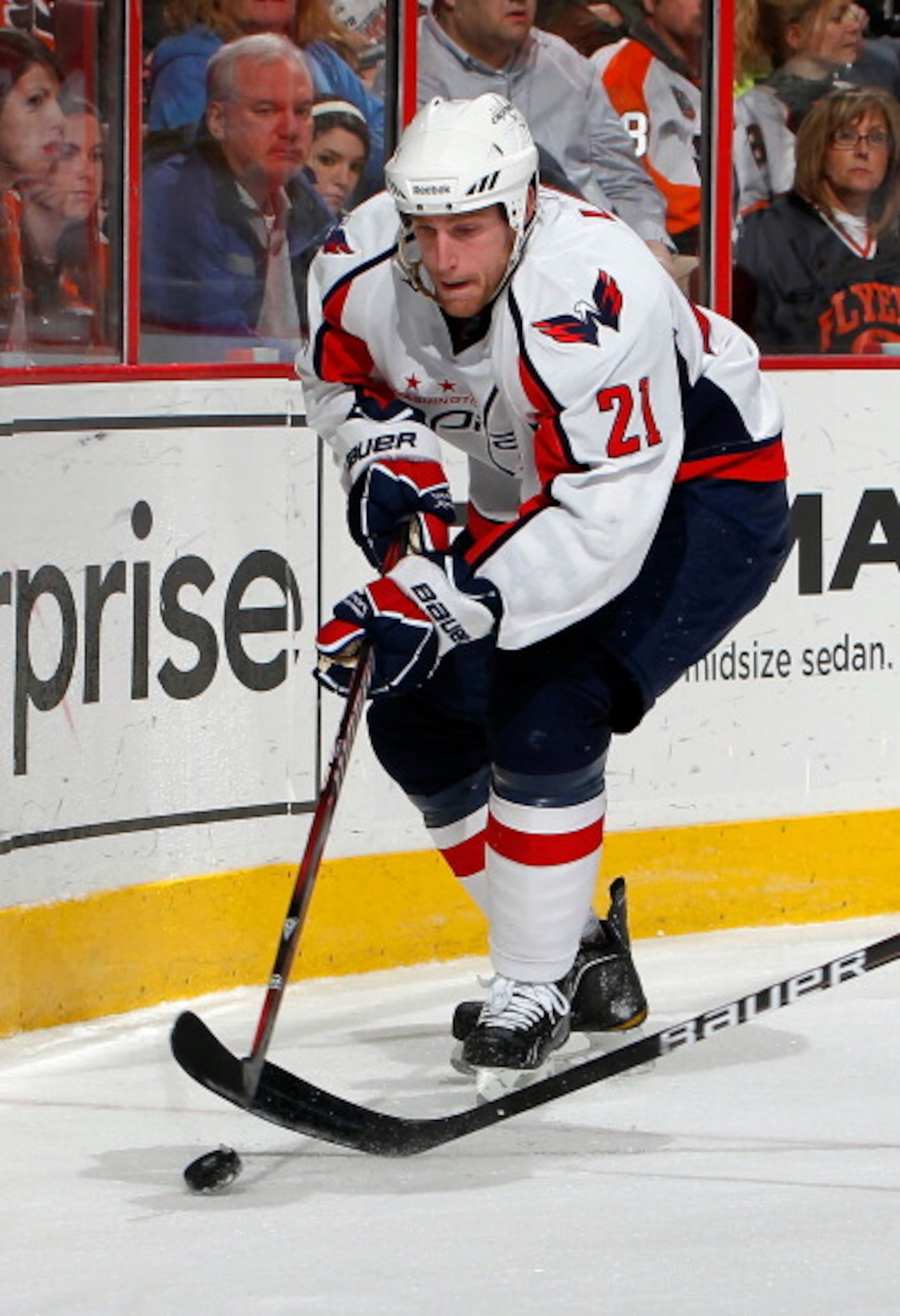 PHILADELPHIA, PA - MARCH 22:  Brooks Laich #21 of the Washington Capitals skates during an NHL hockey game against the Philadelphia Flyers at the Wells Fargo Center on March 22, 2011 in Philadelphia, Pennsylvania.  (Photo by Paul Bereswill/Getty Images)