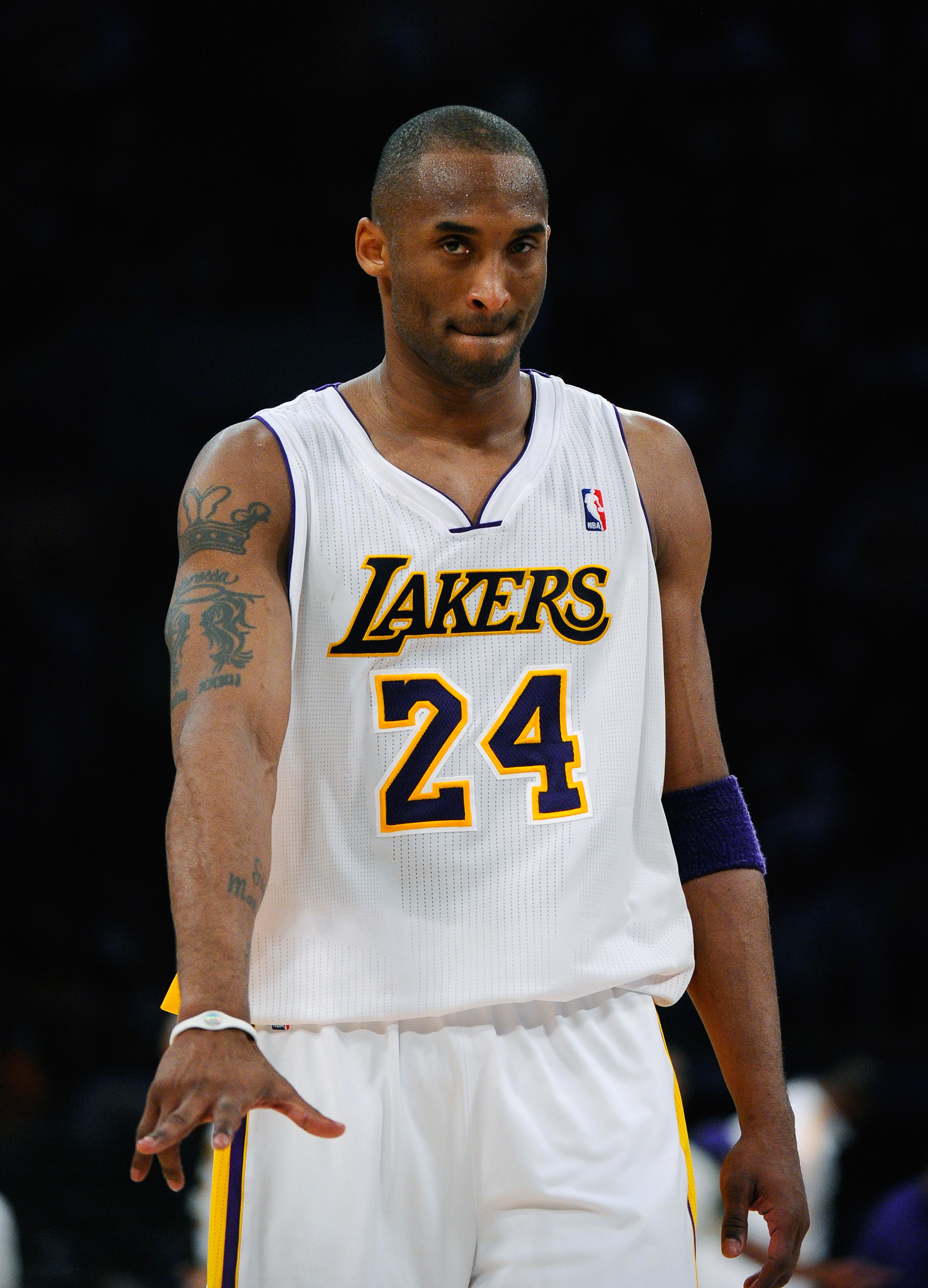 LOS ANGELES, CA - APRIL 03:  Kobe Bryant #24 of the Los Angeles Lakers during the game against Denver Nuggets at Staples Center on April 3, 2011 in Los Angeles, California. NOTE TO USER: User expressly acknowledges and agrees that, by downloading and or u