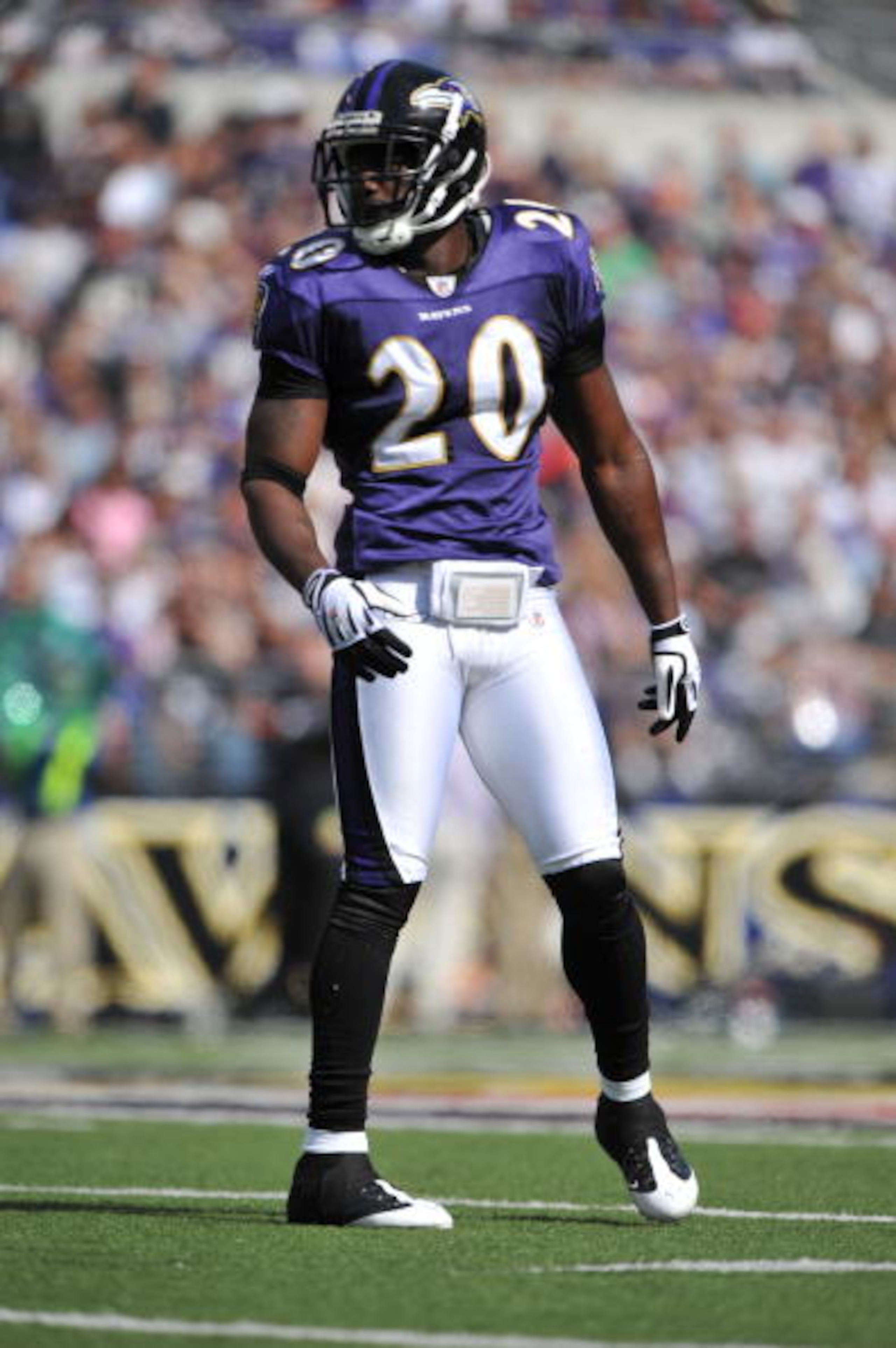 BALTIMORE - OCTOBER 11: Ed Reed #20 of the Baltimore Ravens defends against the Cincinnati Bengals at M&T Bank Stadium on October 11, 2009 in Baltimore, Maryland. The Bengals defeated the Ravens 17-14. (Photo by Larry French/Getty Images) BALTIMORE - OCTOBER 11: Ed Reed #20 of the Baltimore Ravens defends against the Cincinnati Bengals at M&T Bank Stadium on October 11, 2009 in Baltimore, Maryland. The Bengals defeated the Ravens 17-14. (Photo by Larry French/Getty Images)